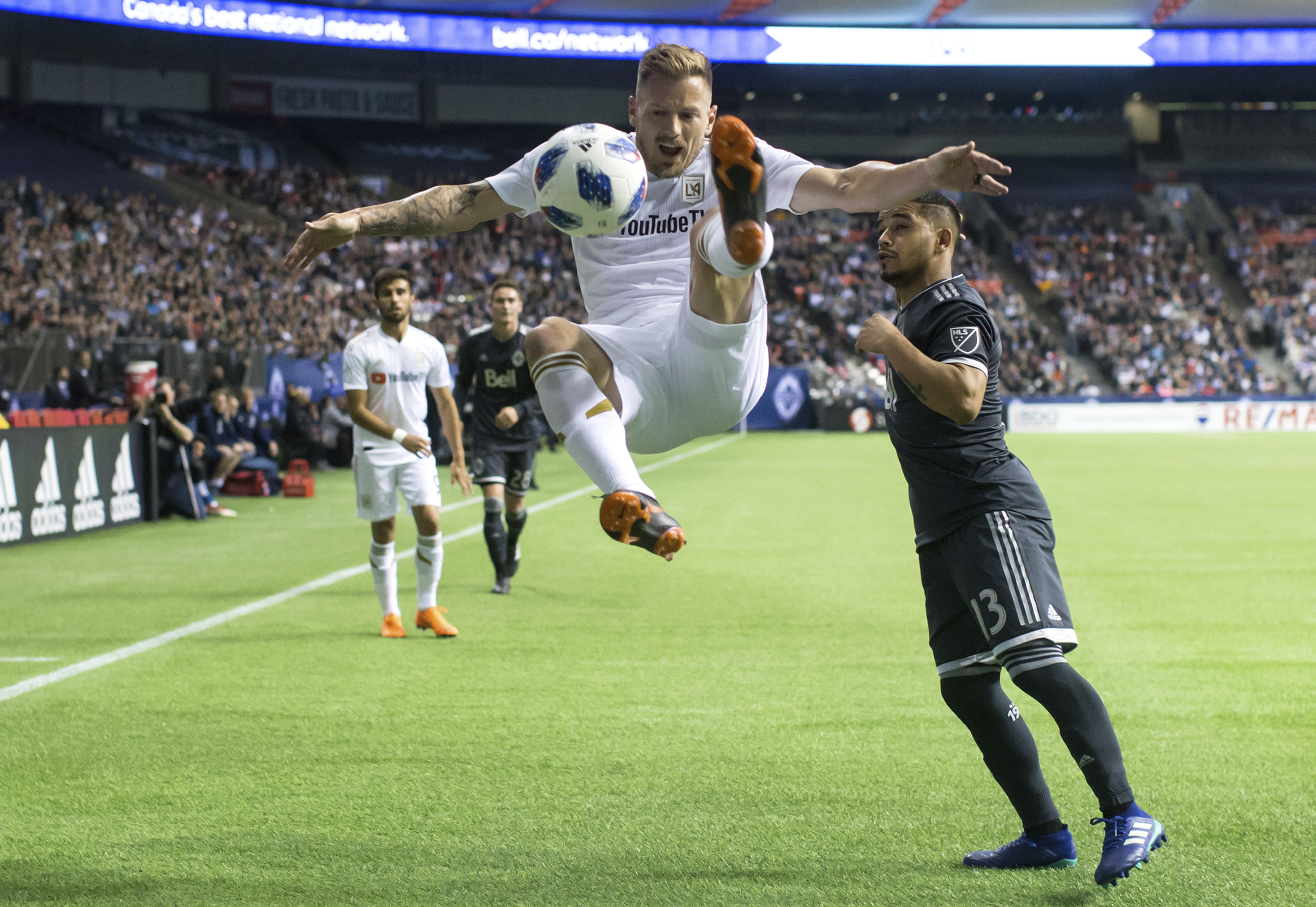 Los Angeles FC beats Vancouver Whitecaps 2-0