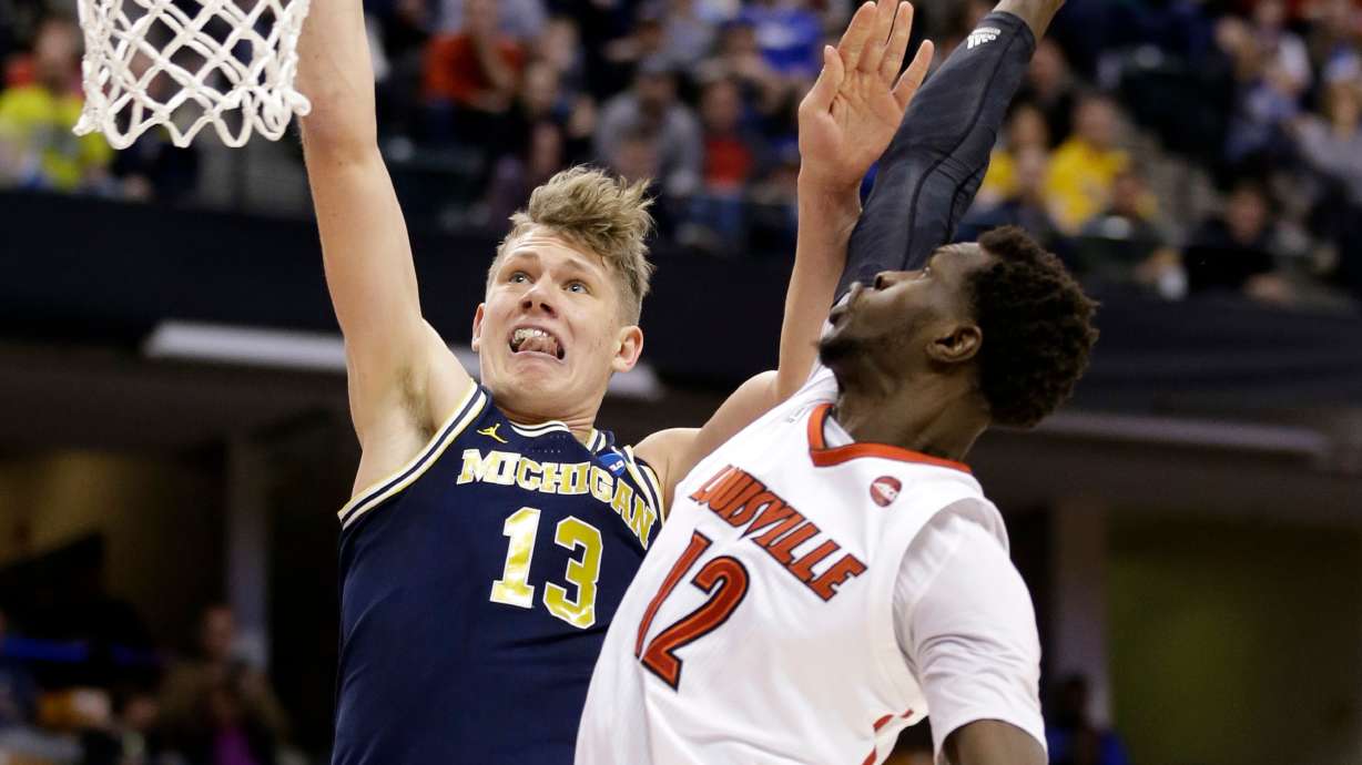 Michigan's Moe Wagner enters NBA draft, skips senior season