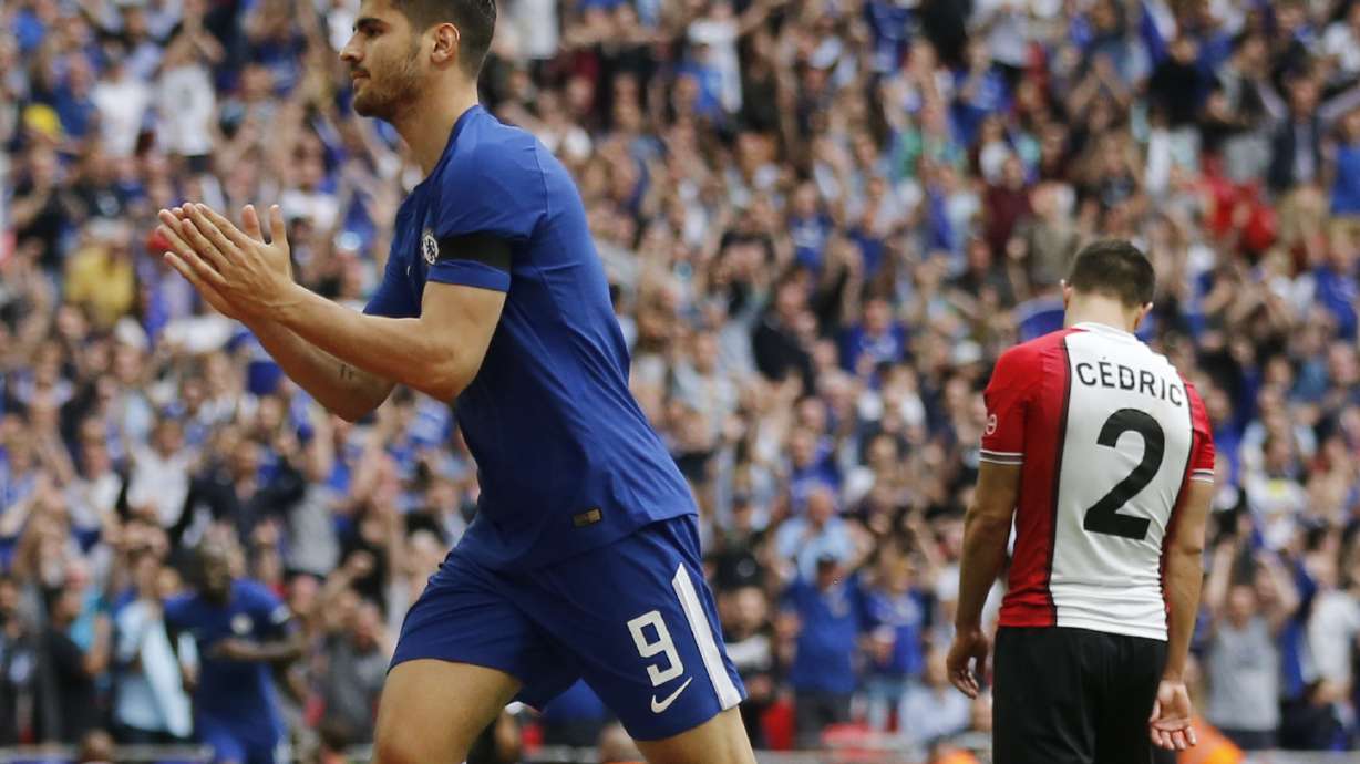 Man City celebrates title, Wenger's farewell starts with win