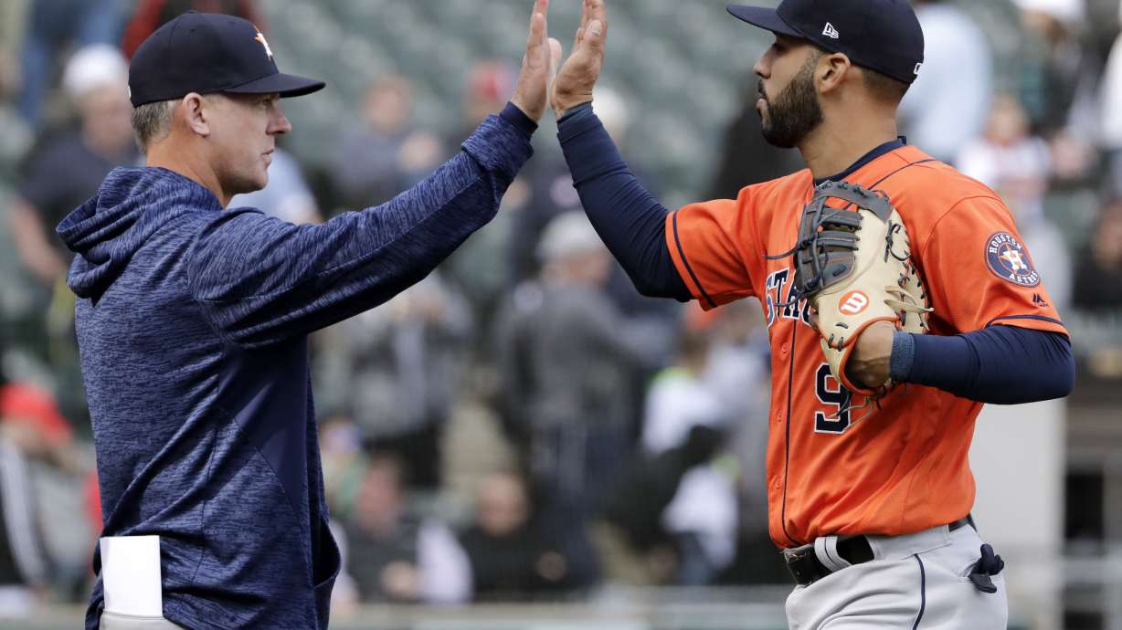 Astros win 6th straight, outscore White Sox 27-2 in sweep