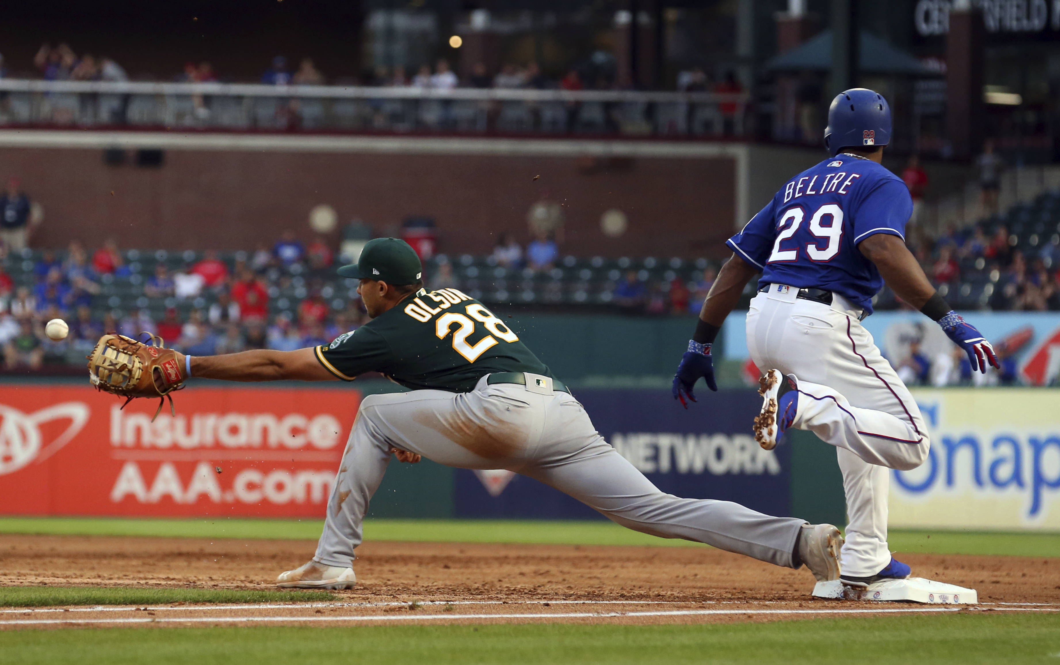 Rangers' Adrian Beltre leaves game with hamstring strain
