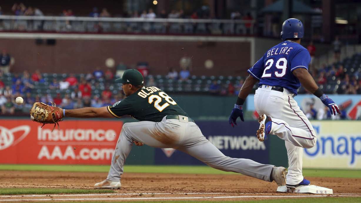 Rangers' Adrian Beltre leaves game with hamstring strain