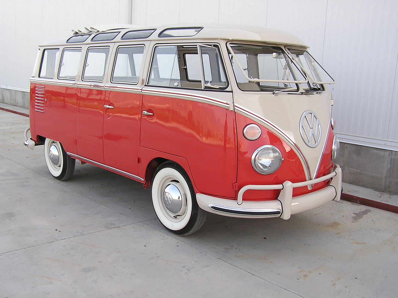 Payson father, son restore 23-window sunroof deluxe Volkswagen bus
