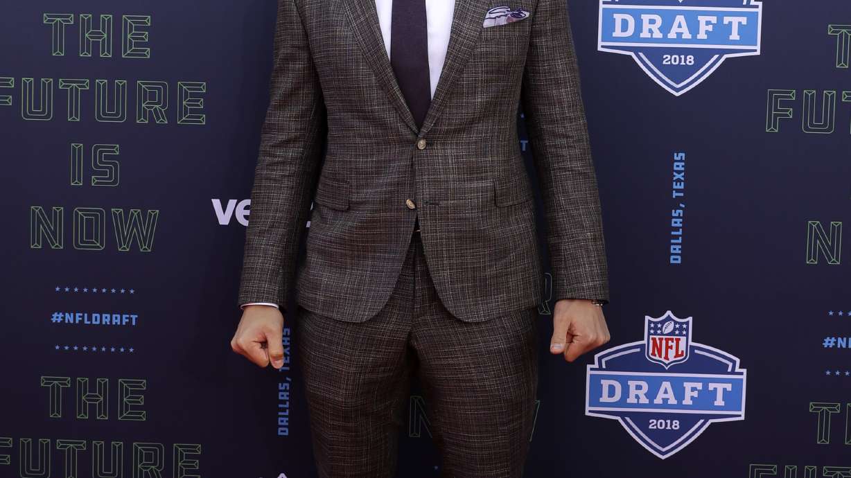 Cowboys go linebacker, not receiver, get Boise's Vander Esch