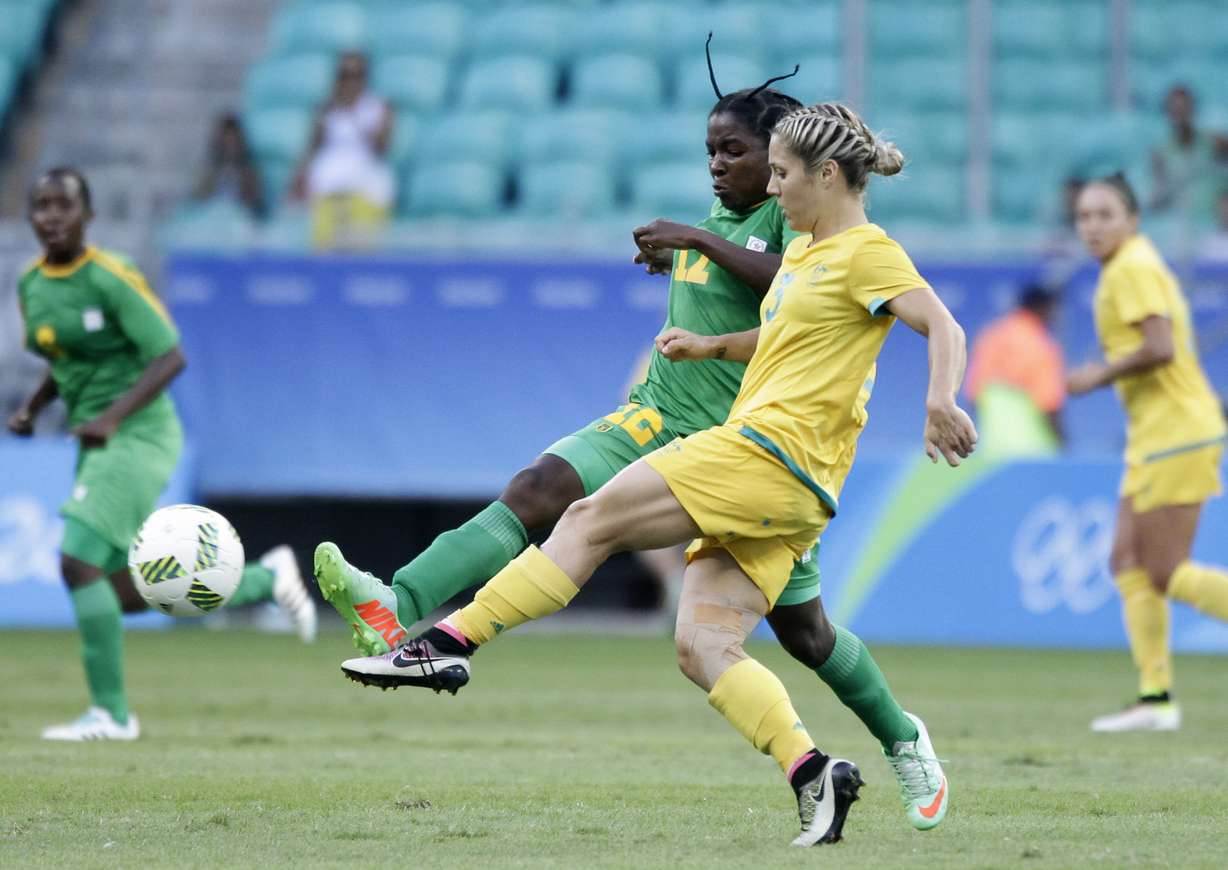 Australia's Katrina Gorry, front, fights for the ball with Zimbabwe's Marjory Nyaumwe, during a group F match of the women's Olympic football tournament between Australia and Zimbabwe at the Fonte Nova Arena in Salvador, Brazil, Aug. 9, 2016. (AP Photo/Arisson Marinho)