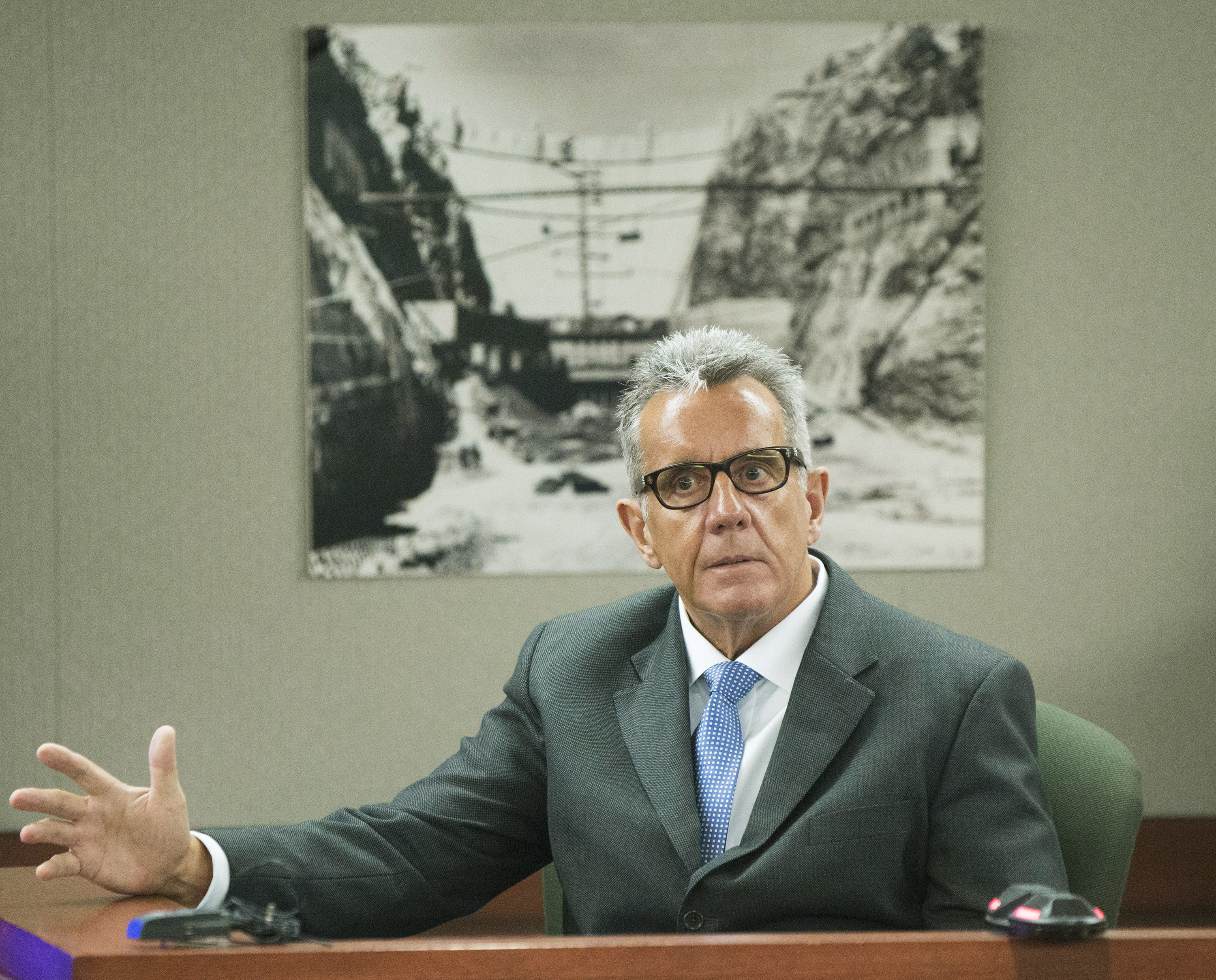 British man tells Copperfield jury of running before fall