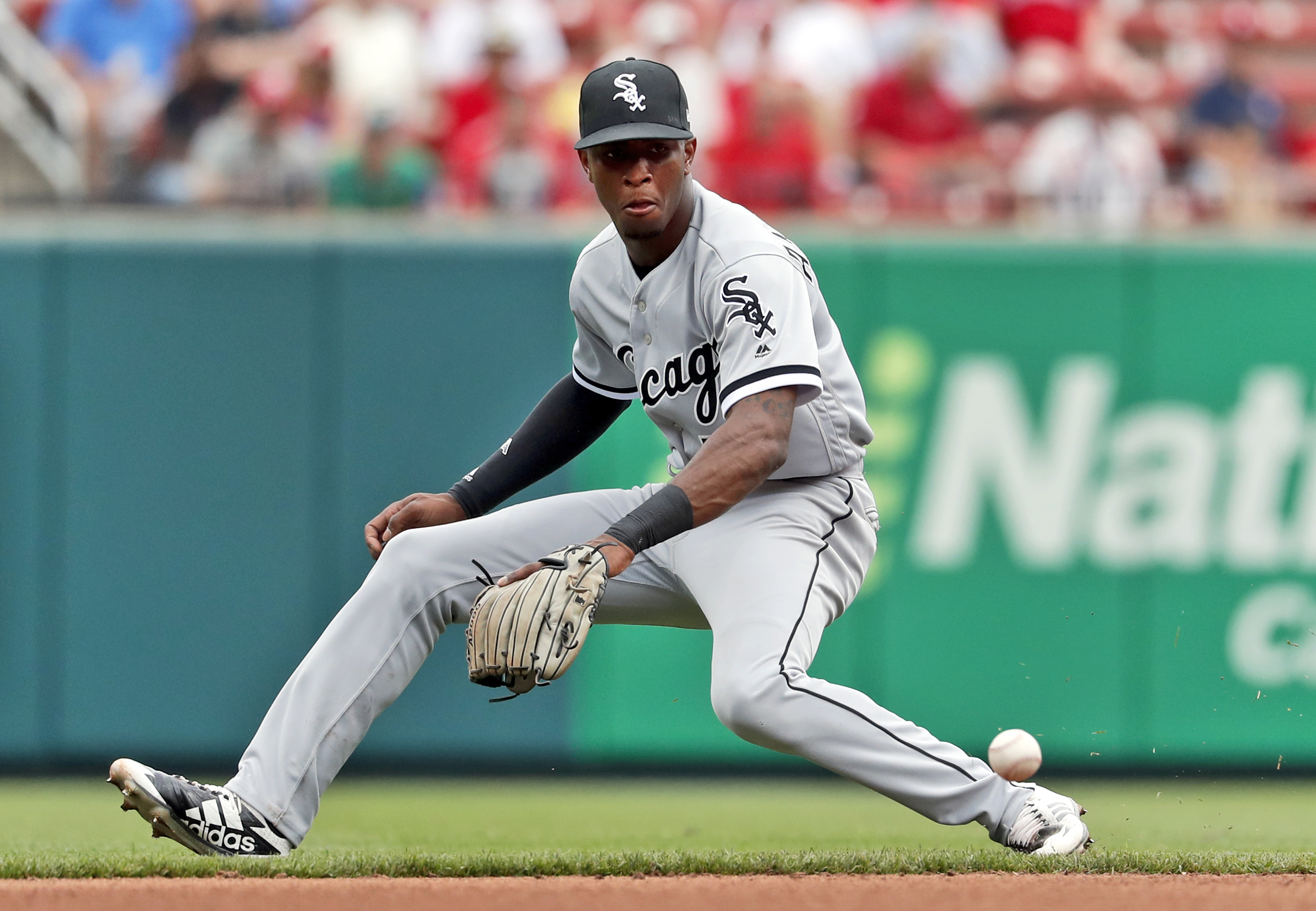 Martinez uses arm, bat to help Cardinals down White Sox 3-2