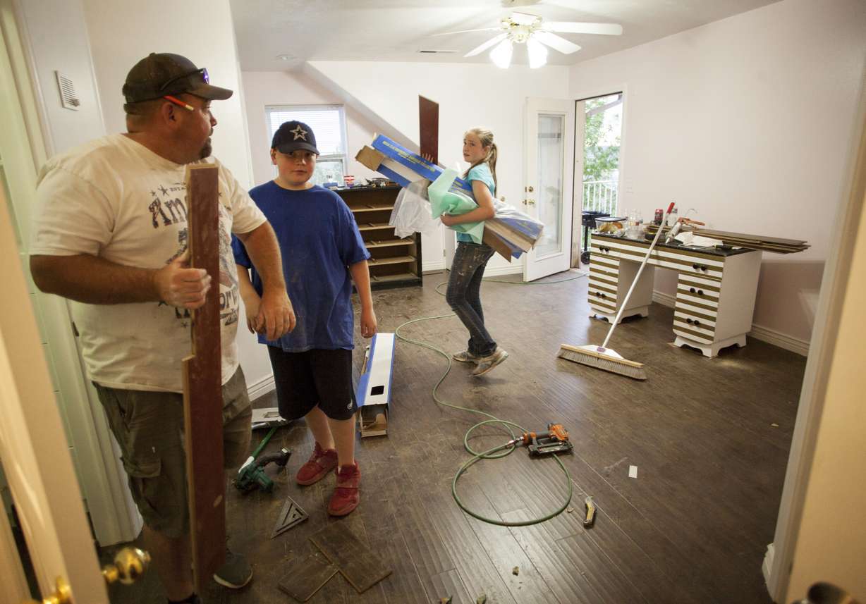 In this April 30, 2018, photo, people work to renovate the Short Creek Dream Center, formally the home of polygamous sect leader Warren Jeffs in Hildale, Utah. Photo: Chris Caldwell, The Spectrum via AP