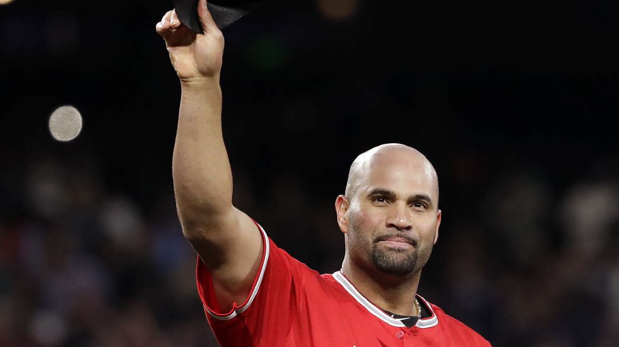 Albert Pujols becomes 32nd player in 3,000-hit club