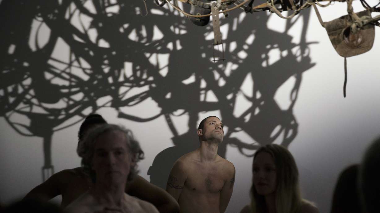 New way to see art? Paris museum welcomes naked visitors