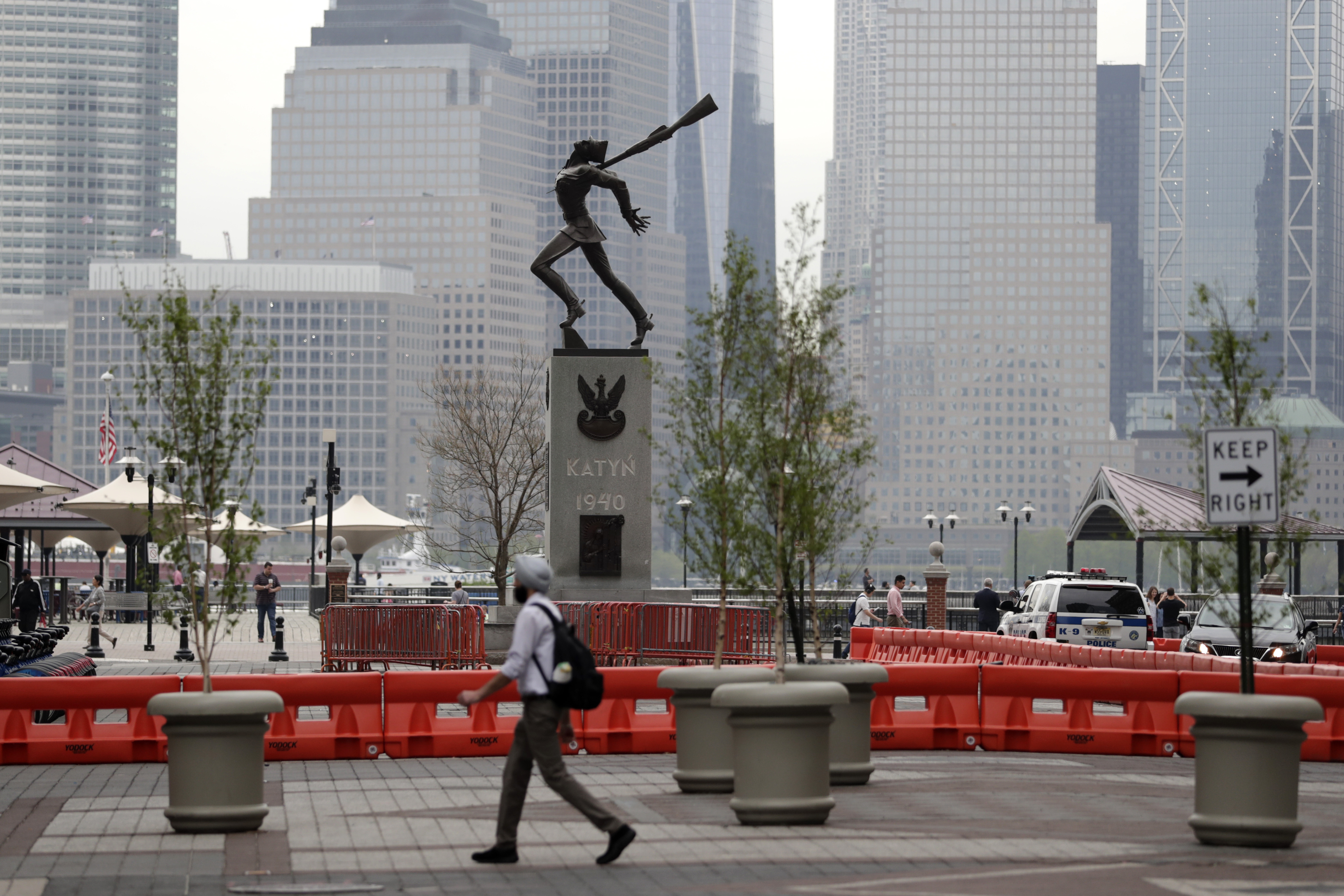 Dispute over statue commemorating Polish massacre heats up