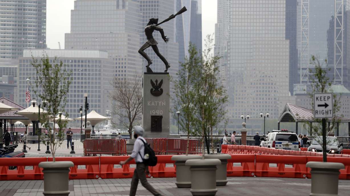 The Latest: Mayor calls statue legal battle 'grandstanding'