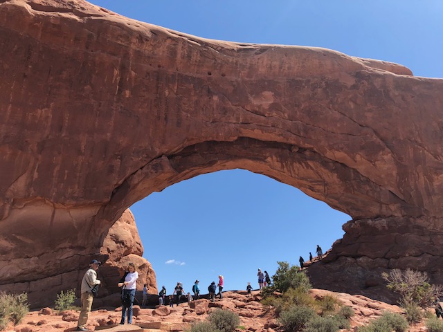 Hiking to the family-friendly Windows in Arches