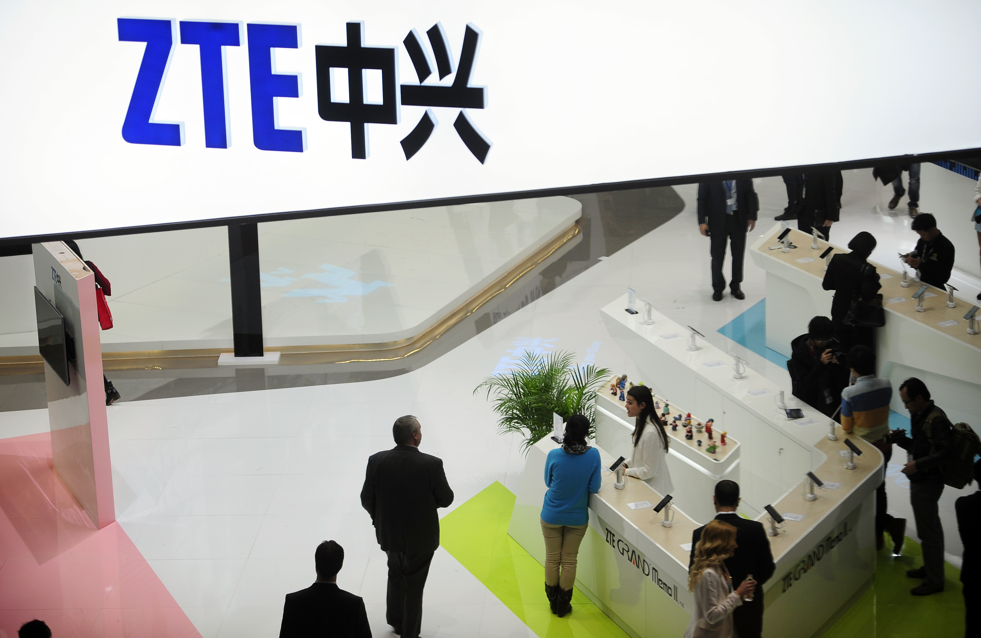 China tech giant sidelined, US imports held amid trade spat