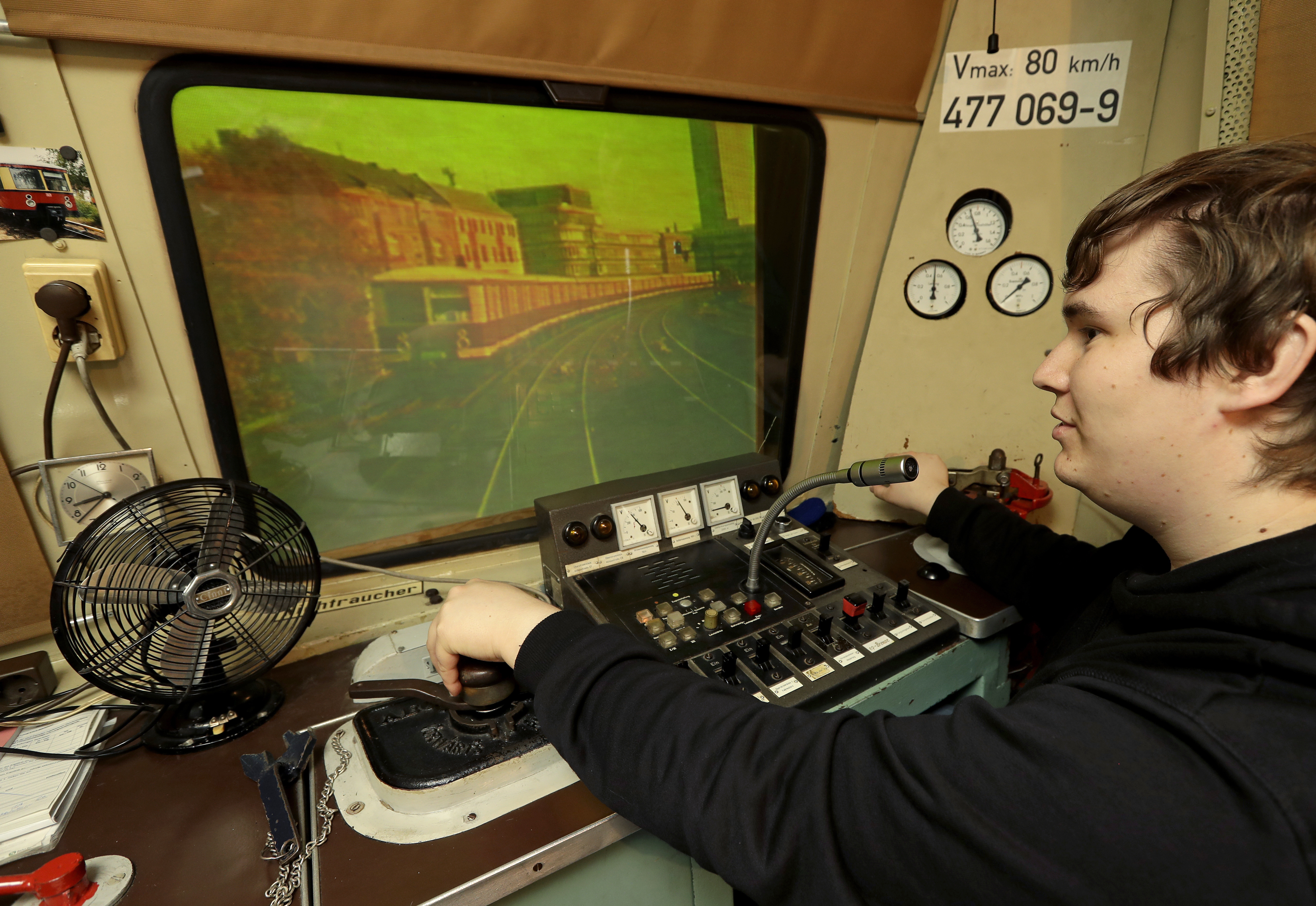 Volunteers work to save vintage train simulator in Berlin