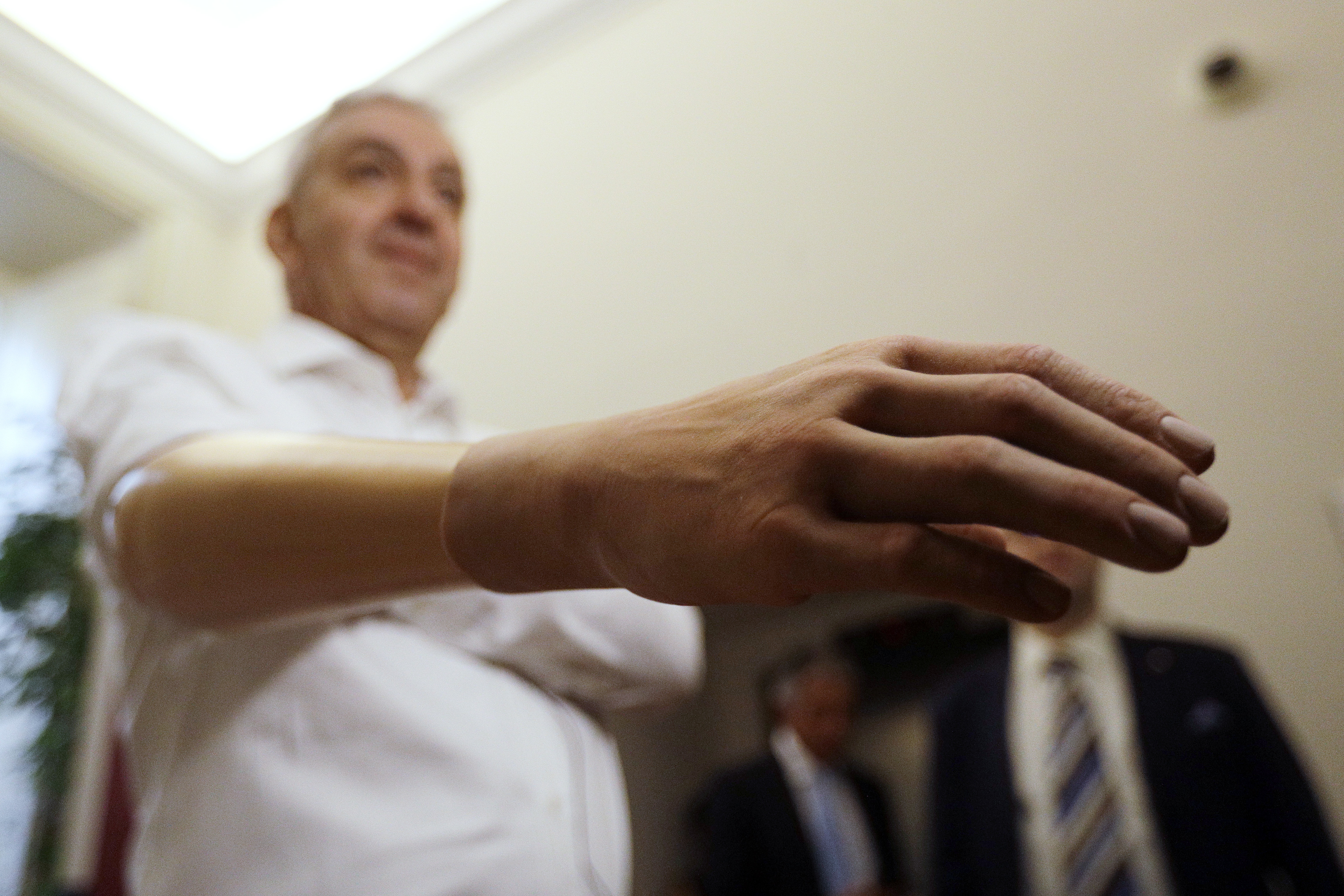 Italian researchers develop lighter, cheaper robotic hand