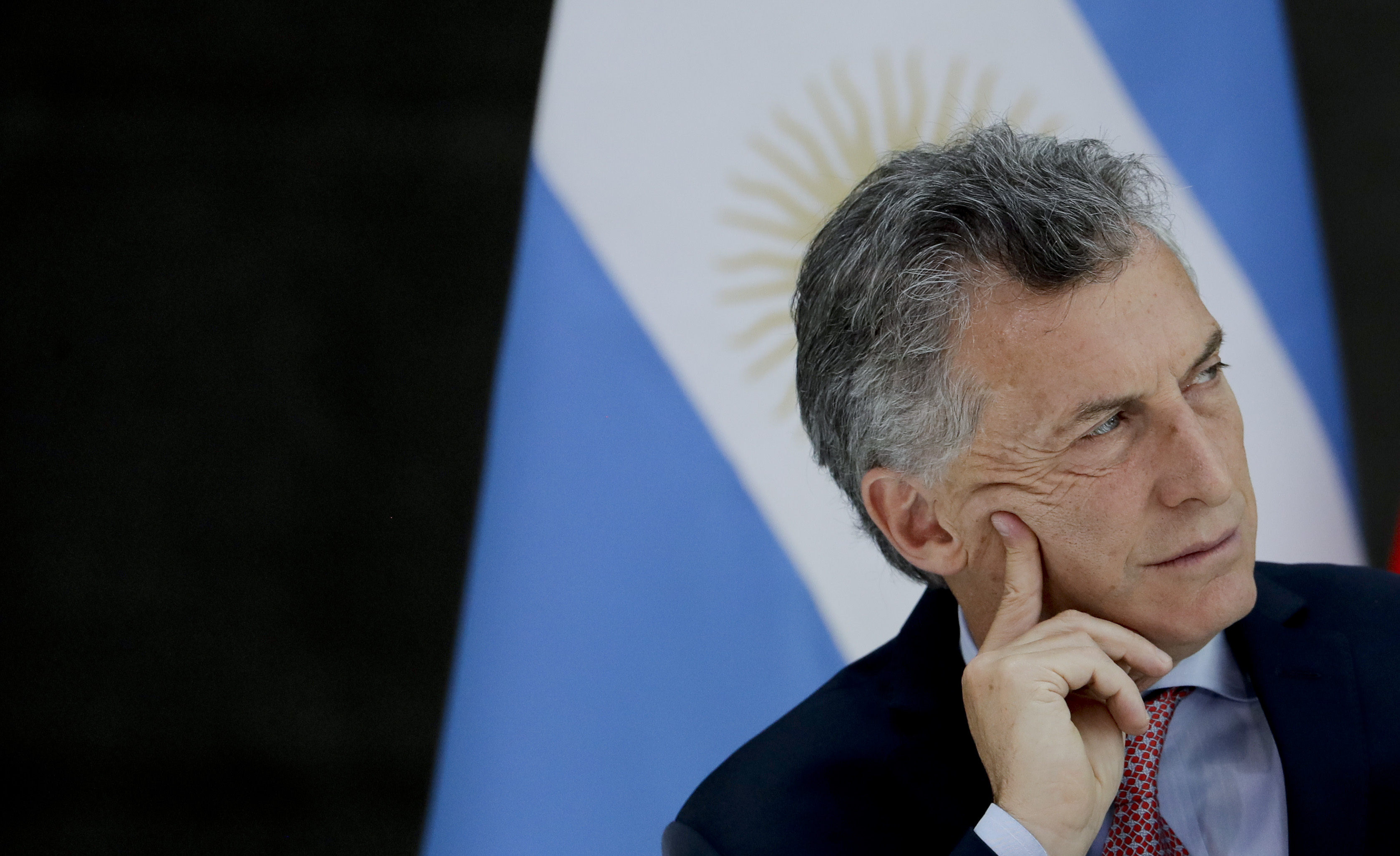 Argentines haunted by memories of crisis oppose IMF's help
