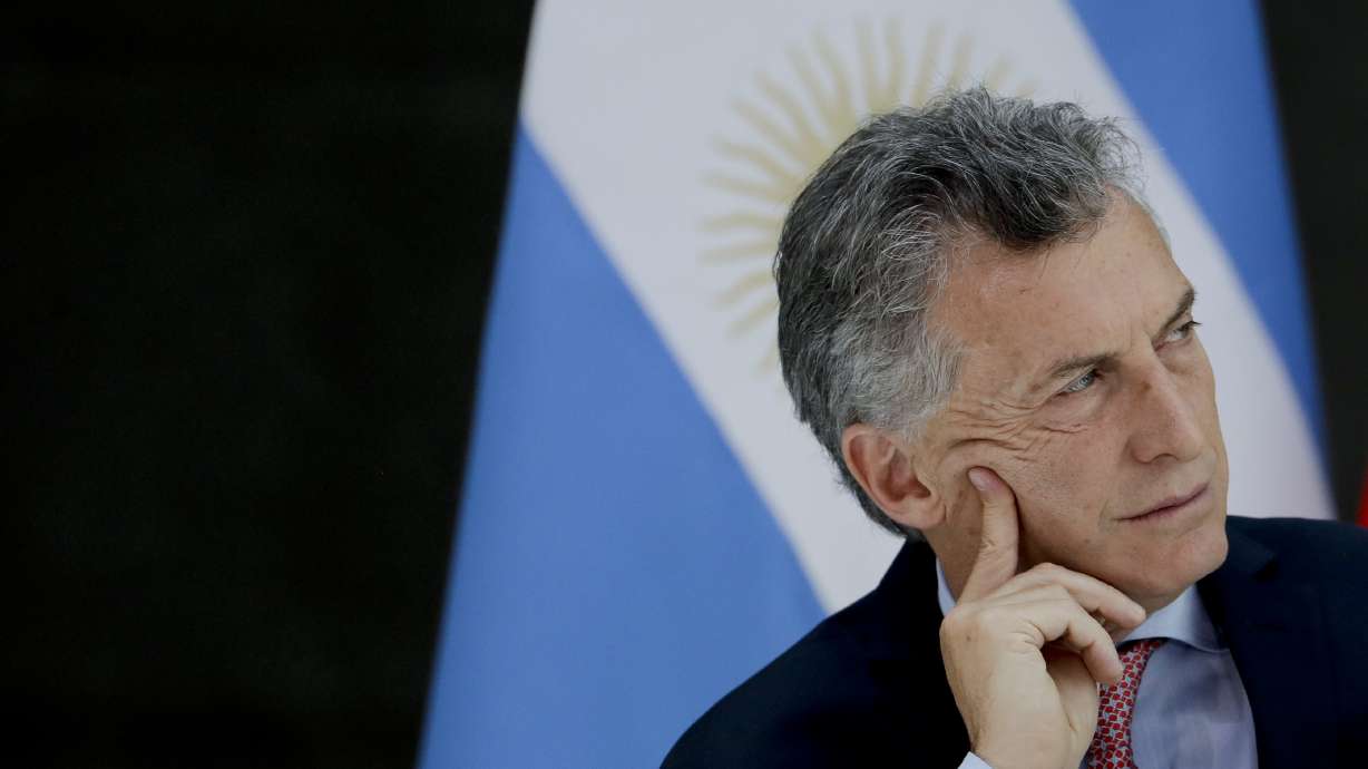 Argentines haunted by memories of crisis oppose IMF's help