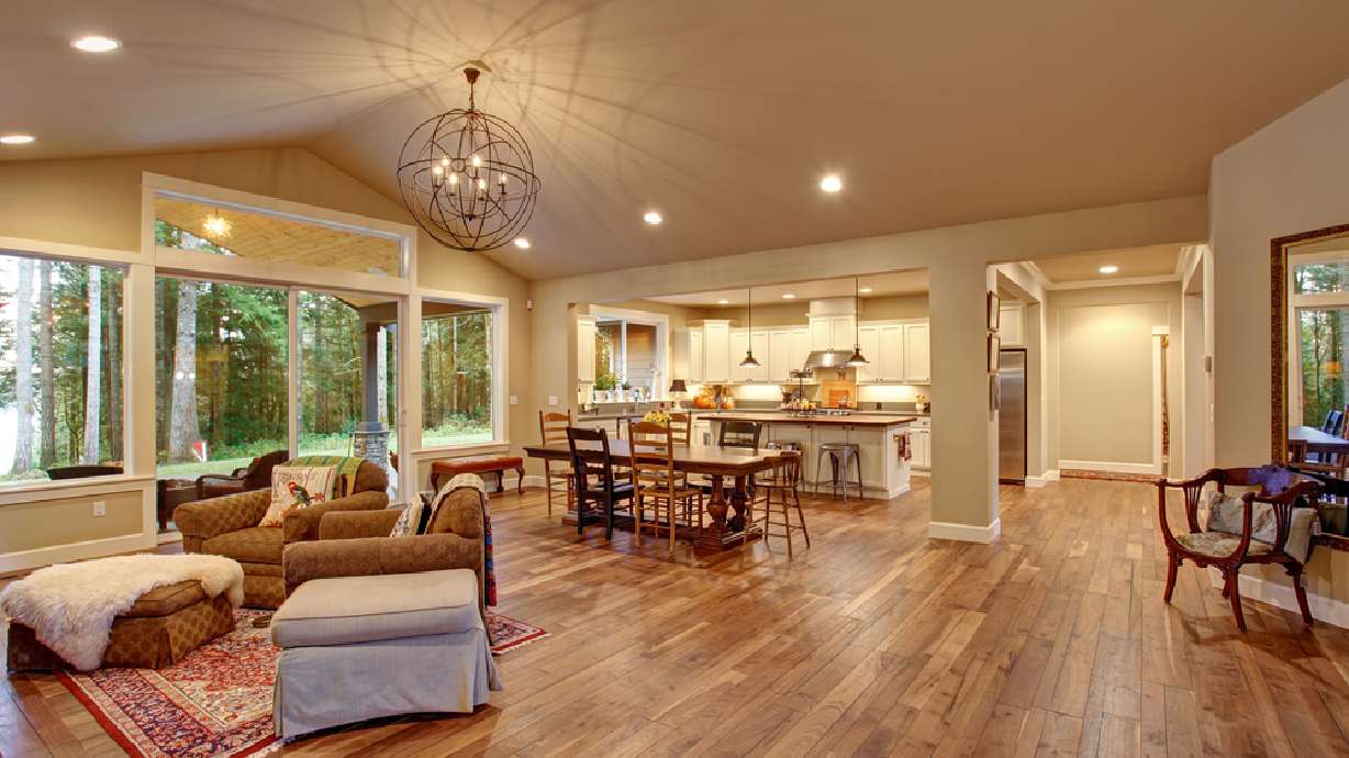 Wood-look flooring: advantages and drawbacks of available options