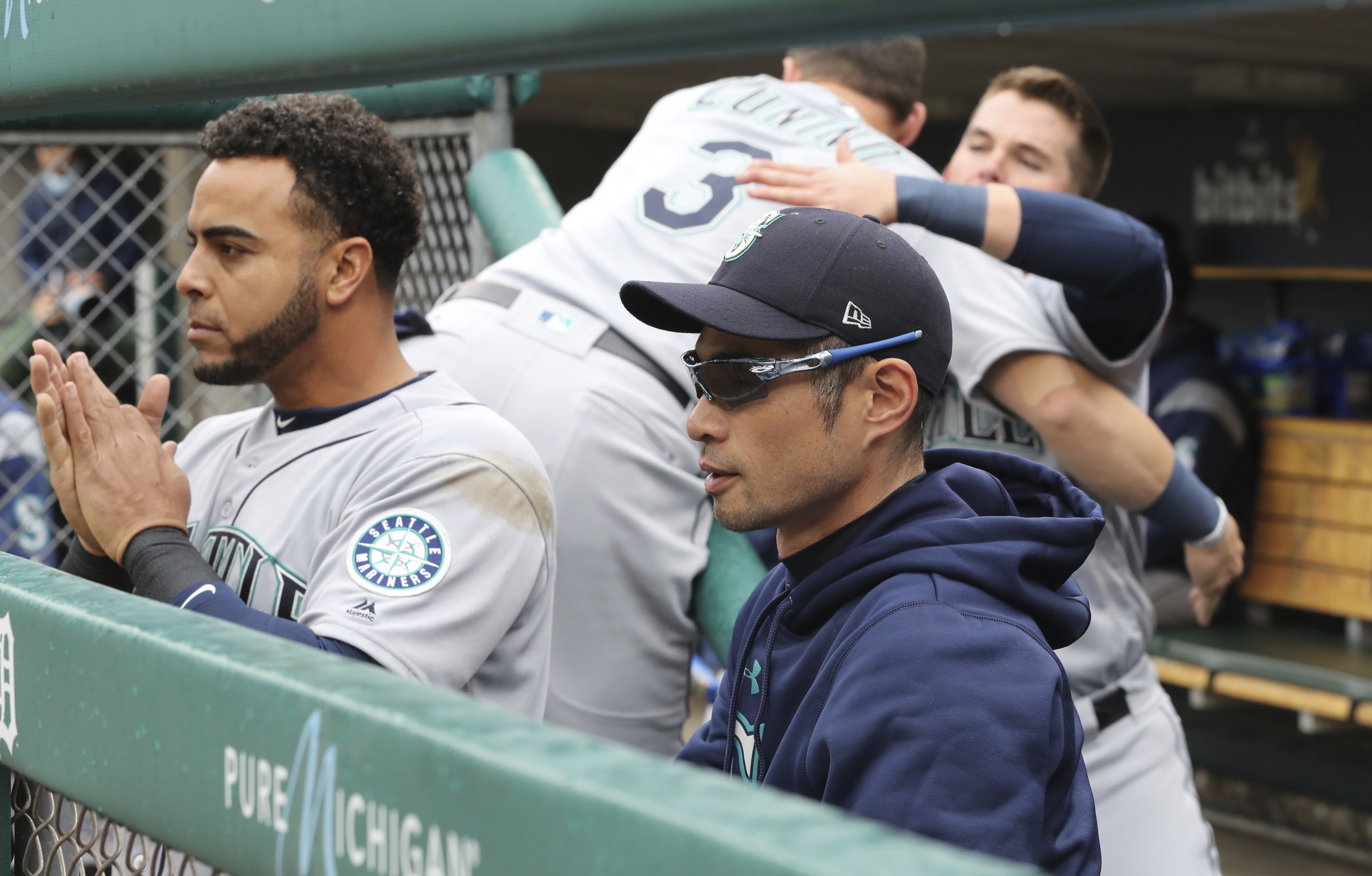 Mariners beat Tigers 9-5 for doubleheader split
