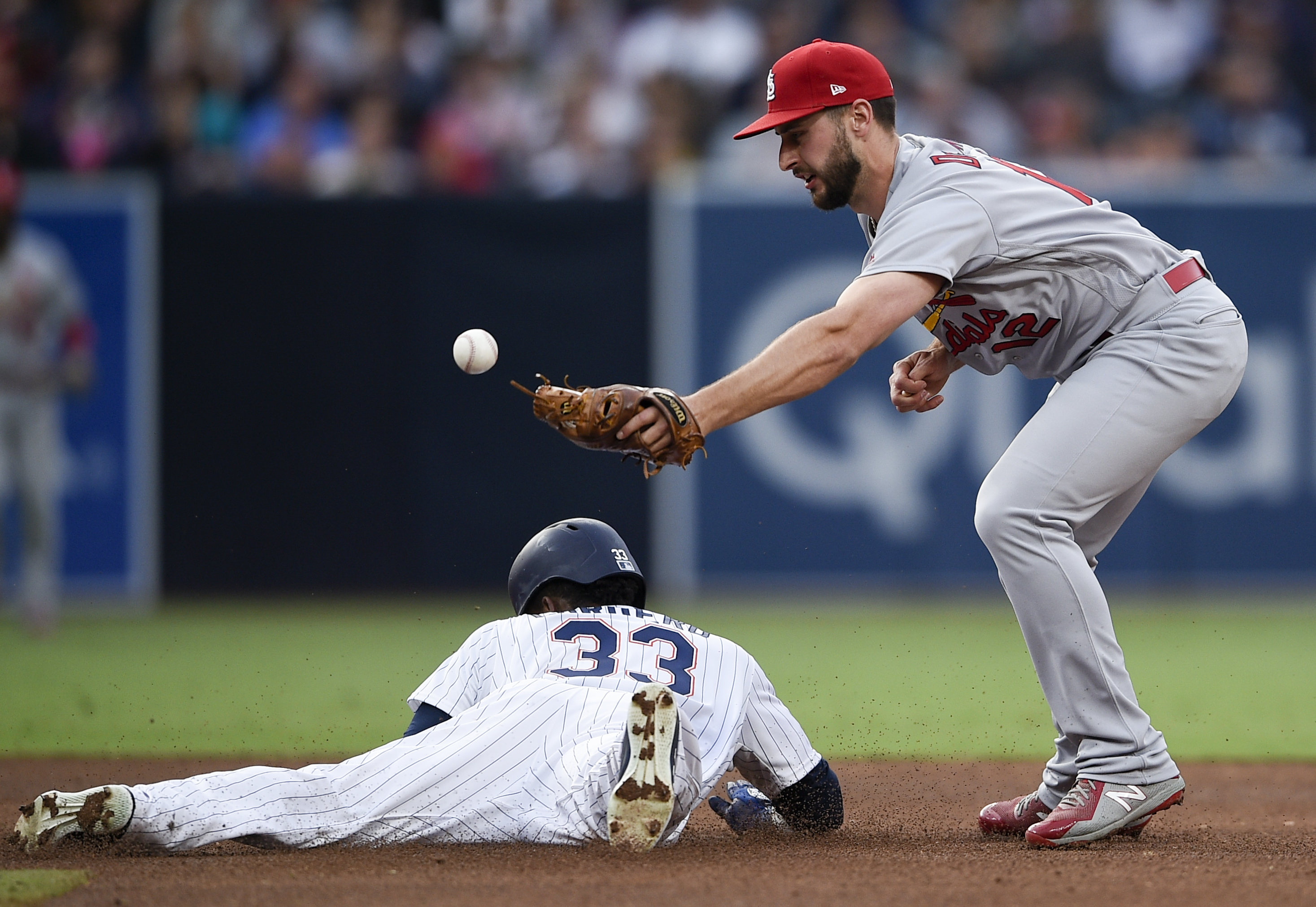 Hosmer's 13th-inning double lifts Padres to 2-1 win vs Cards