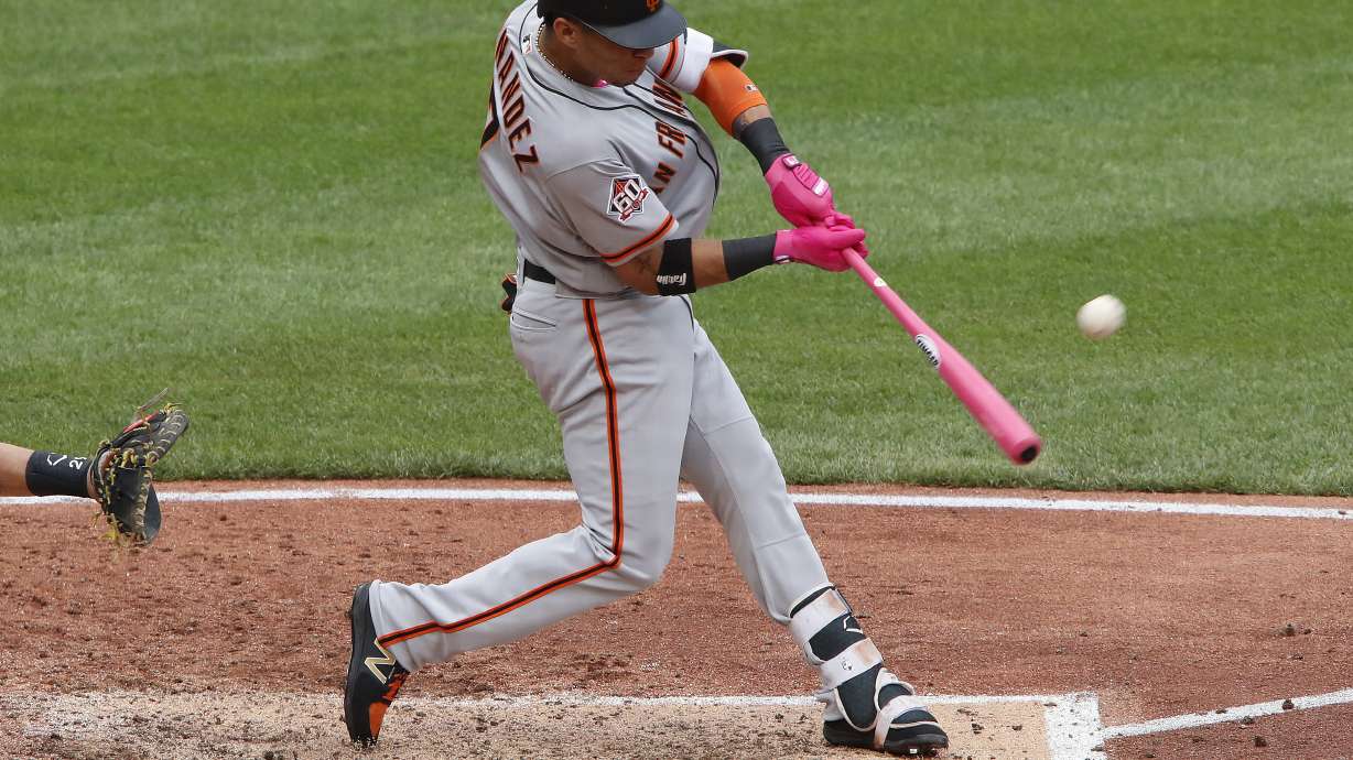 Hernandez, Hundley help Giants beat Pirates 5-0, stop slide