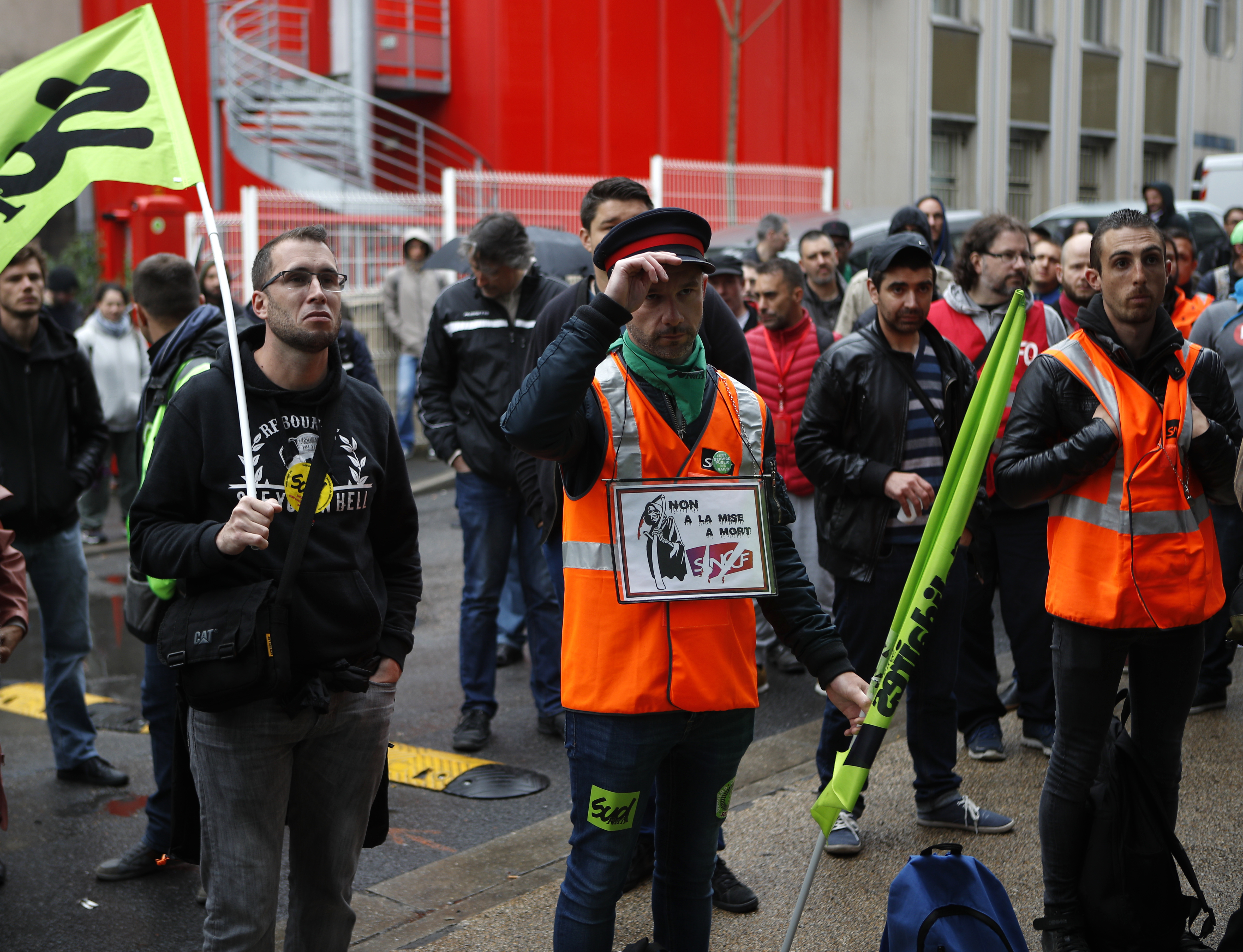 French trains widely disrupted as rolling strikes resume