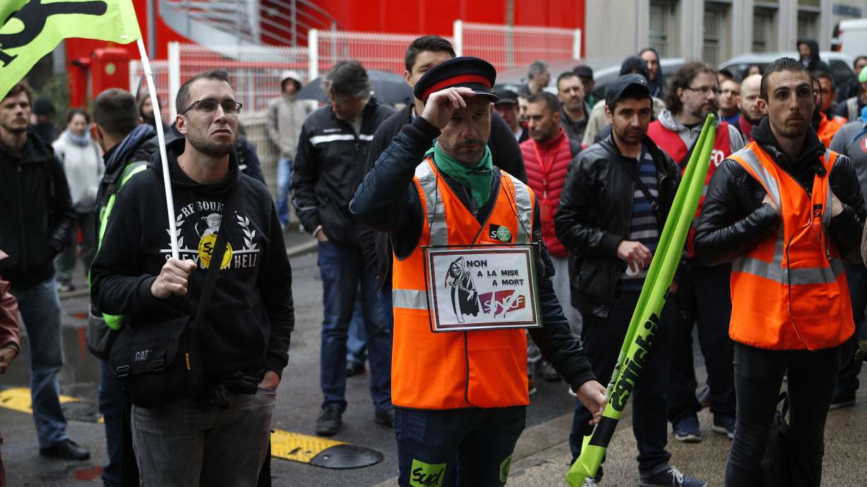French trains widely disrupted as rolling strikes resume