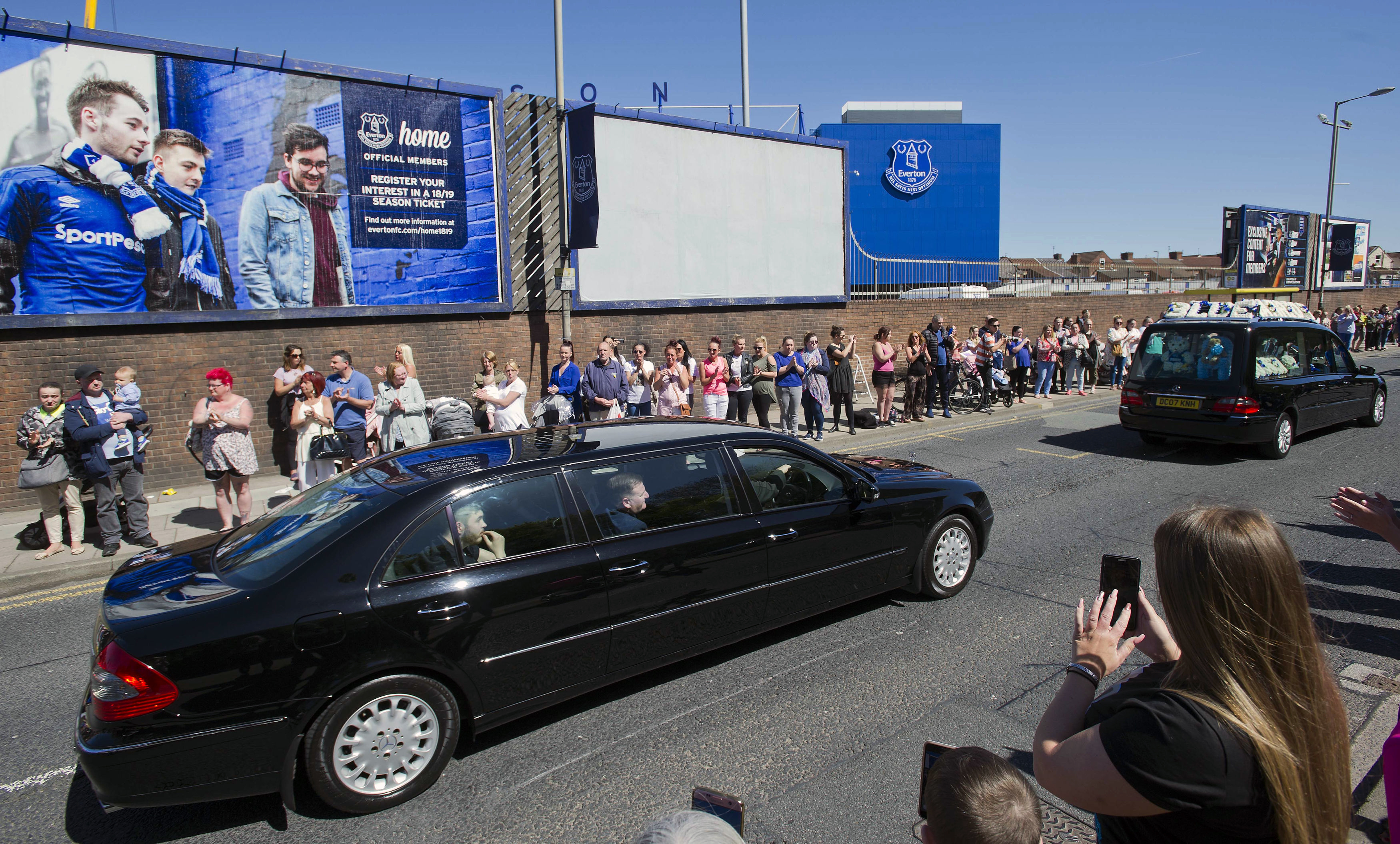 Alfie Evans, toddler at center of legal storm, laid to rest