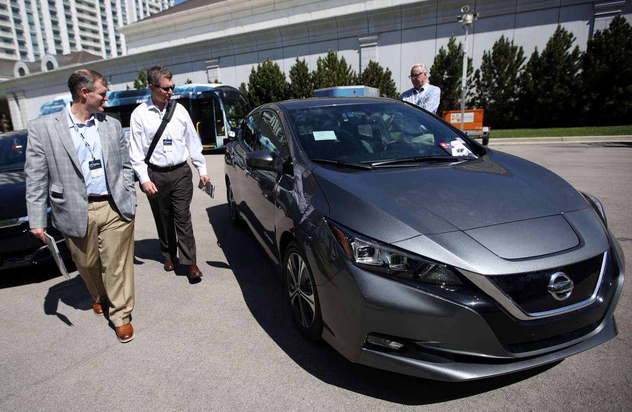 Ryan Creamer and Jeremy Magrath check out a Nissan Leaf at the Governors Energy Summit outside of the Grand America Hotel in Salt Lake City on Tuesday, May 15, 2018. (Photo: Kristin Murphy, KSL)