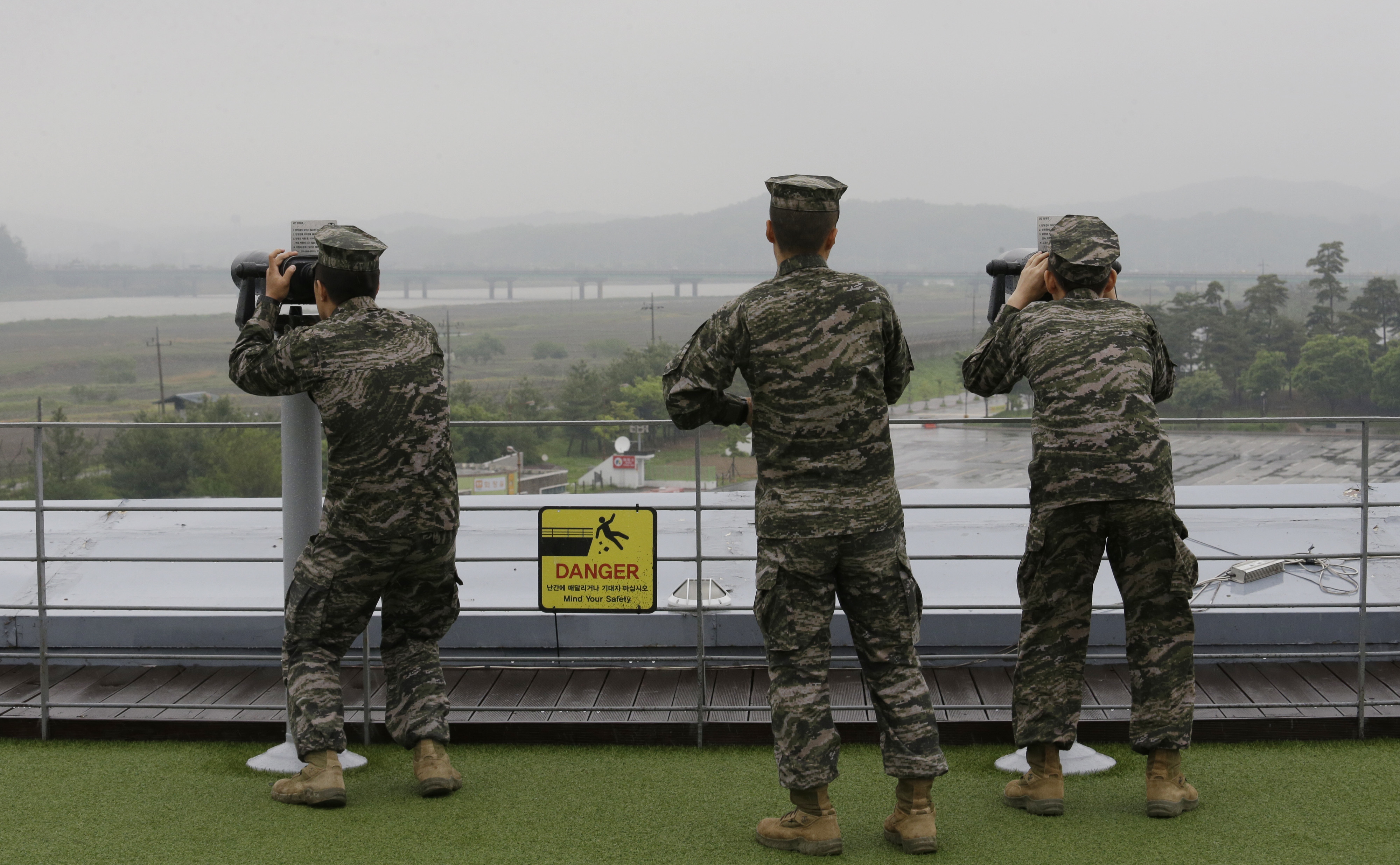 North Korea threatens to cancel US summit over drills