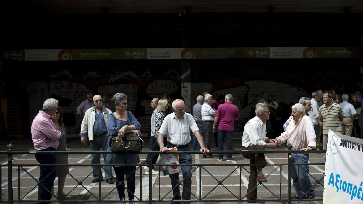 Top Greek judge quits over bailout measures spat