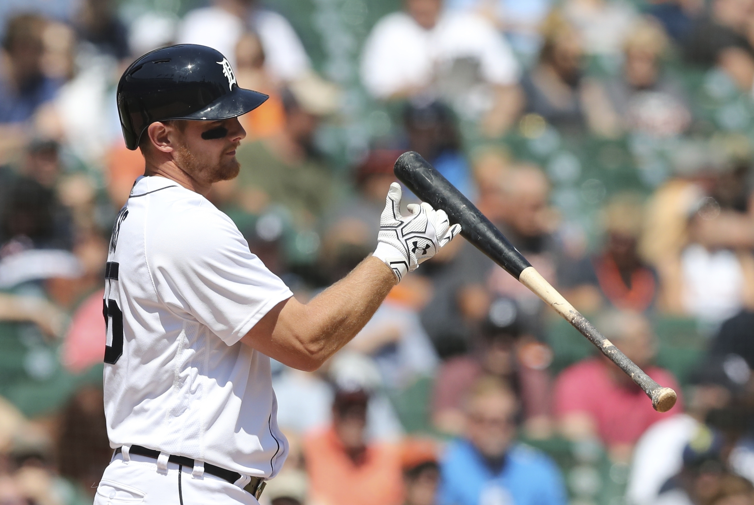 Bauer fans 10 as Indians blank Tigers 6-0