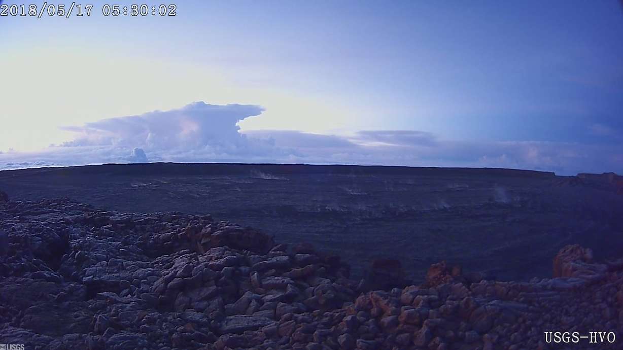 Hawaii volcano explosions could go for weeks, experts say