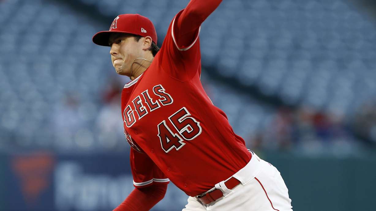 C.J. Cron homers vs. former teammates, Rays rout Angels 7-1