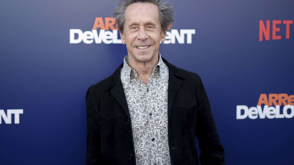 'Arrested Development' stars stand by co-star Tambor