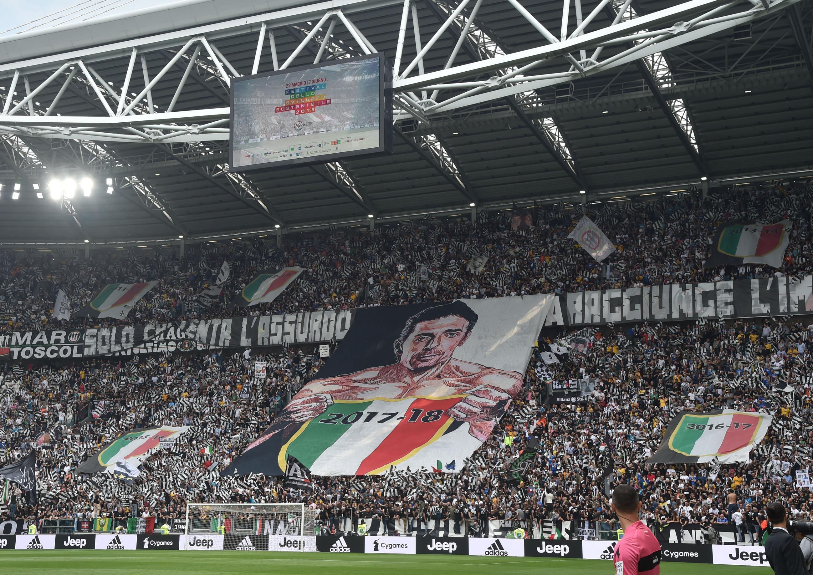 Juventus mark Buffon's last match and raise Serie A trophy