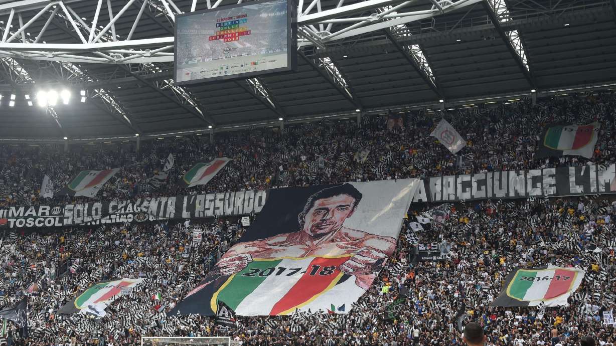 Juventus mark Buffon's last match and raise Serie A trophy