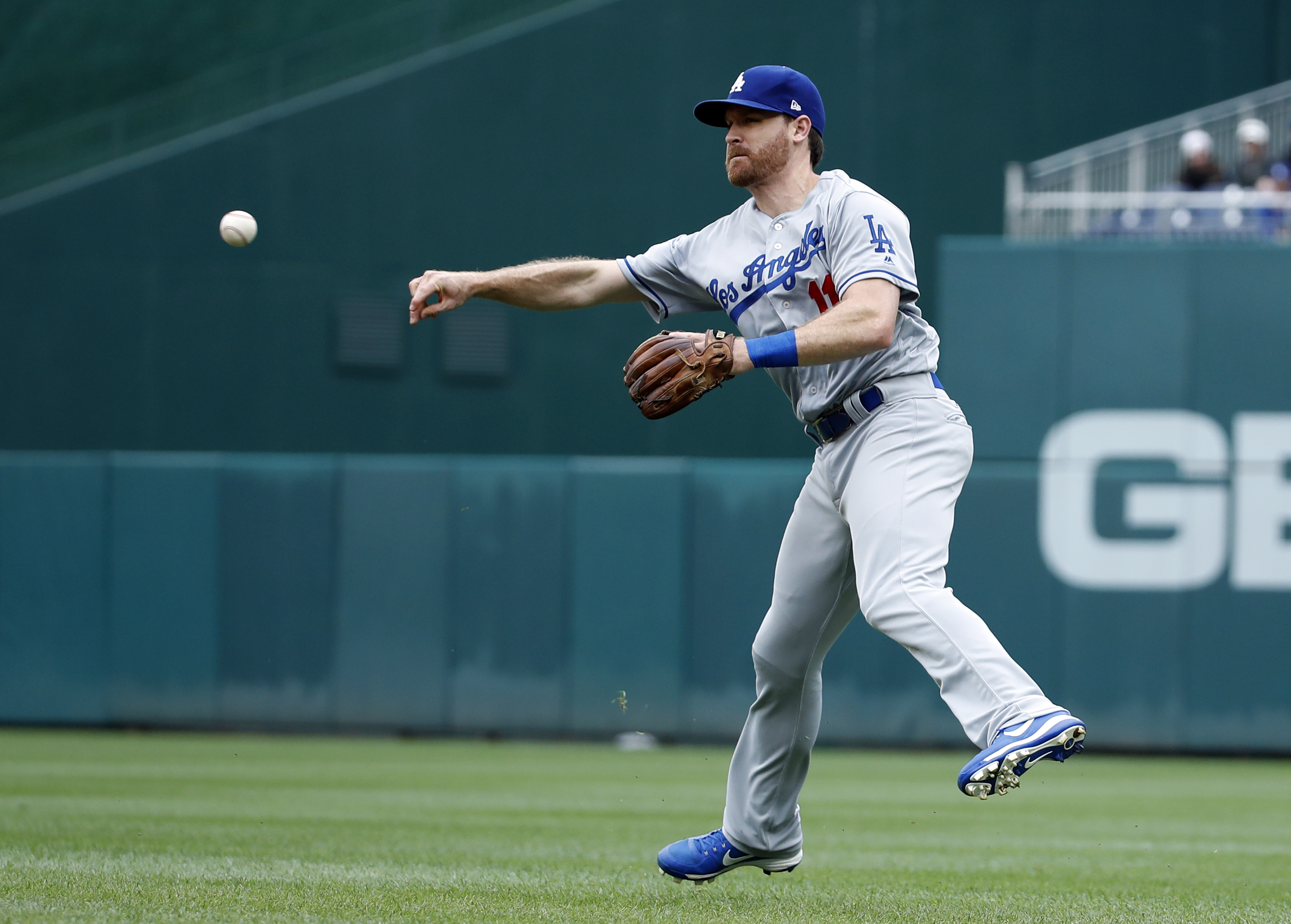 Kemp helps Dodgers rally past Nats, sweep doubleheader