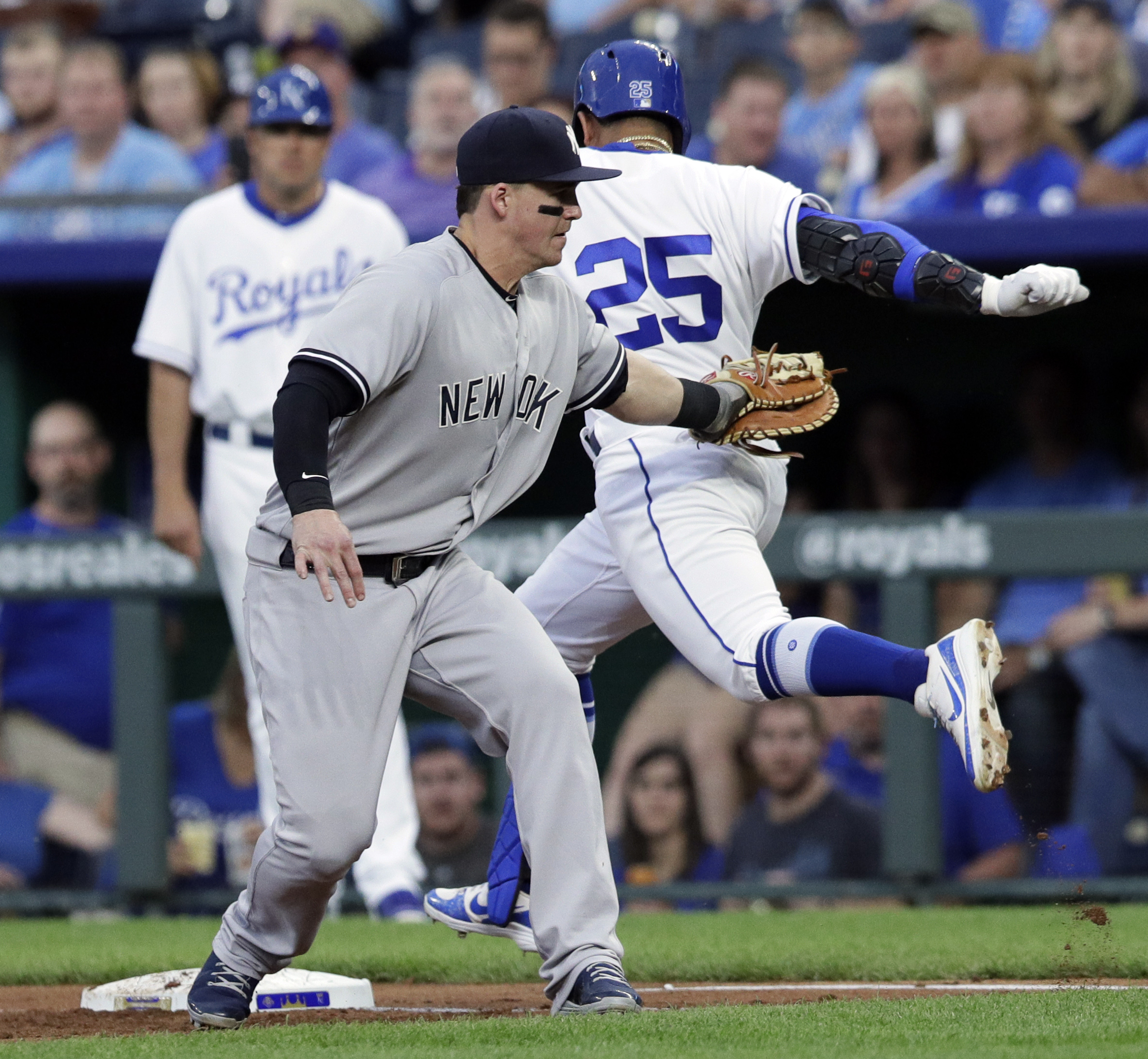 Sanchez hits 2 of Yankees' 5 homers in 8-3 win over Royals