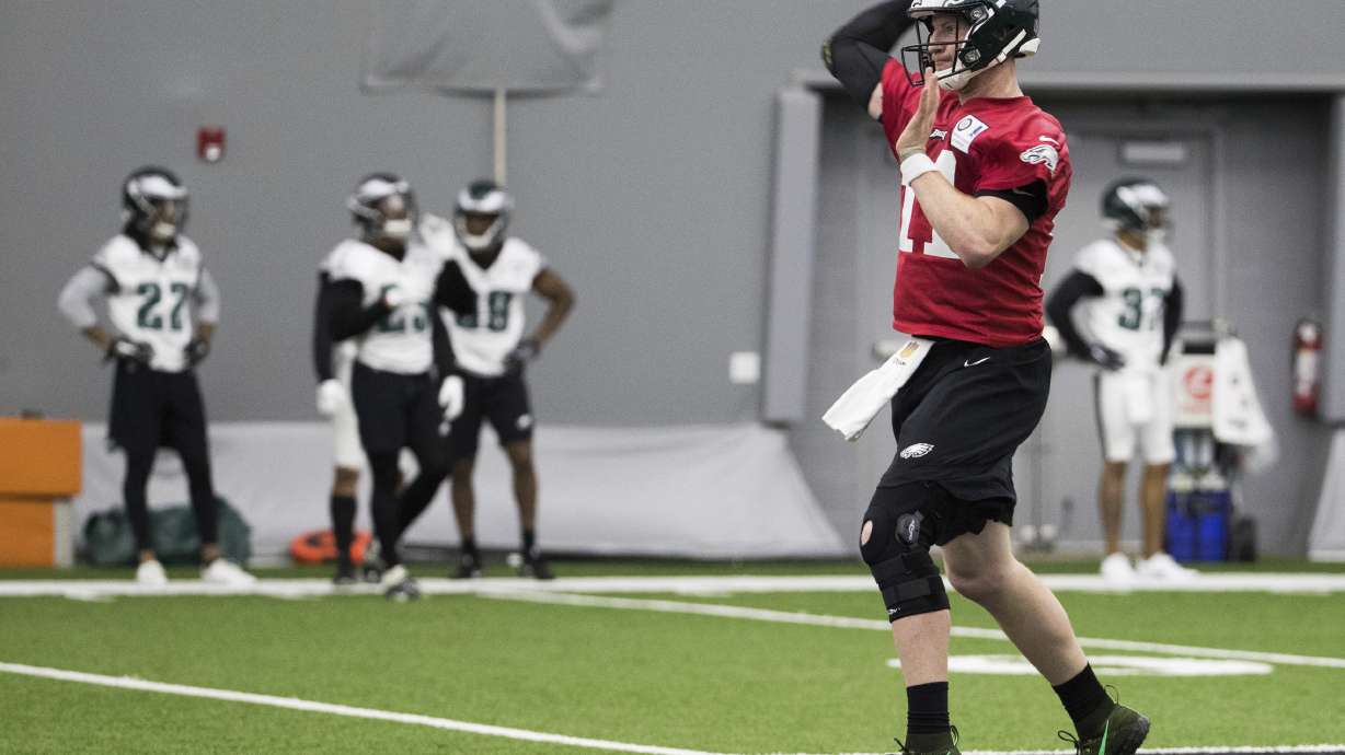Eagles QB Carson Wentz back on the field for start of OTAs