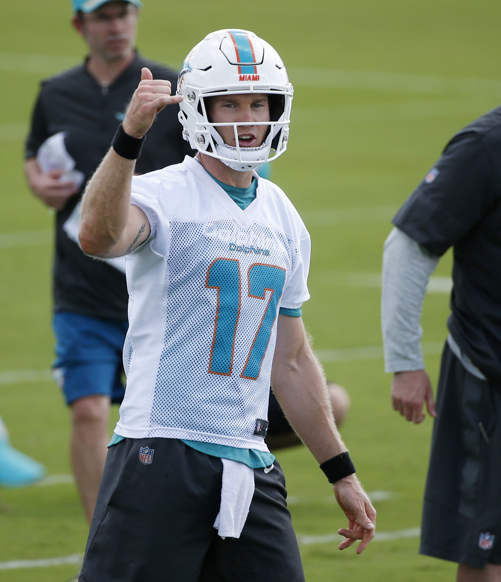 Dolphins think Jay Cutler 'is going to go,' but Tony Lippett injured