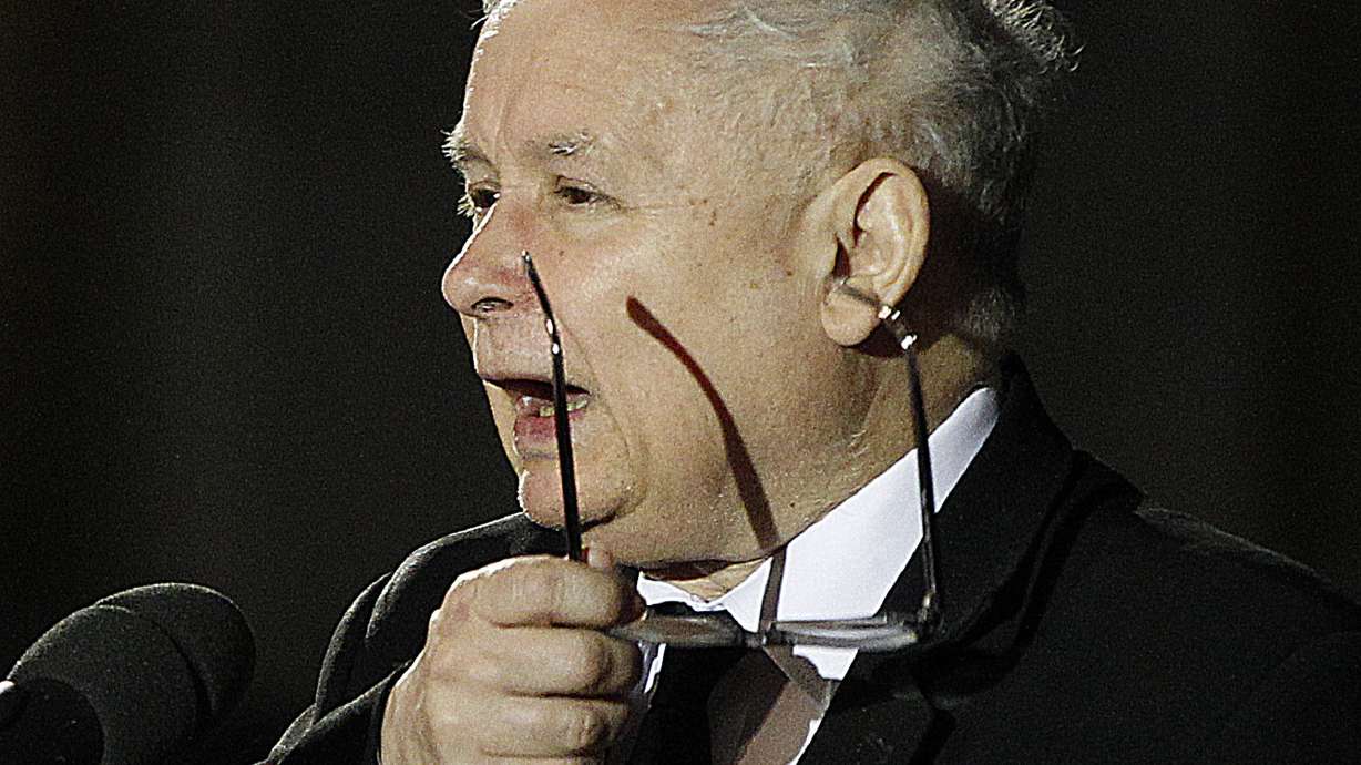 Polish ruling party chief Kaczynski undergoes knee procedure