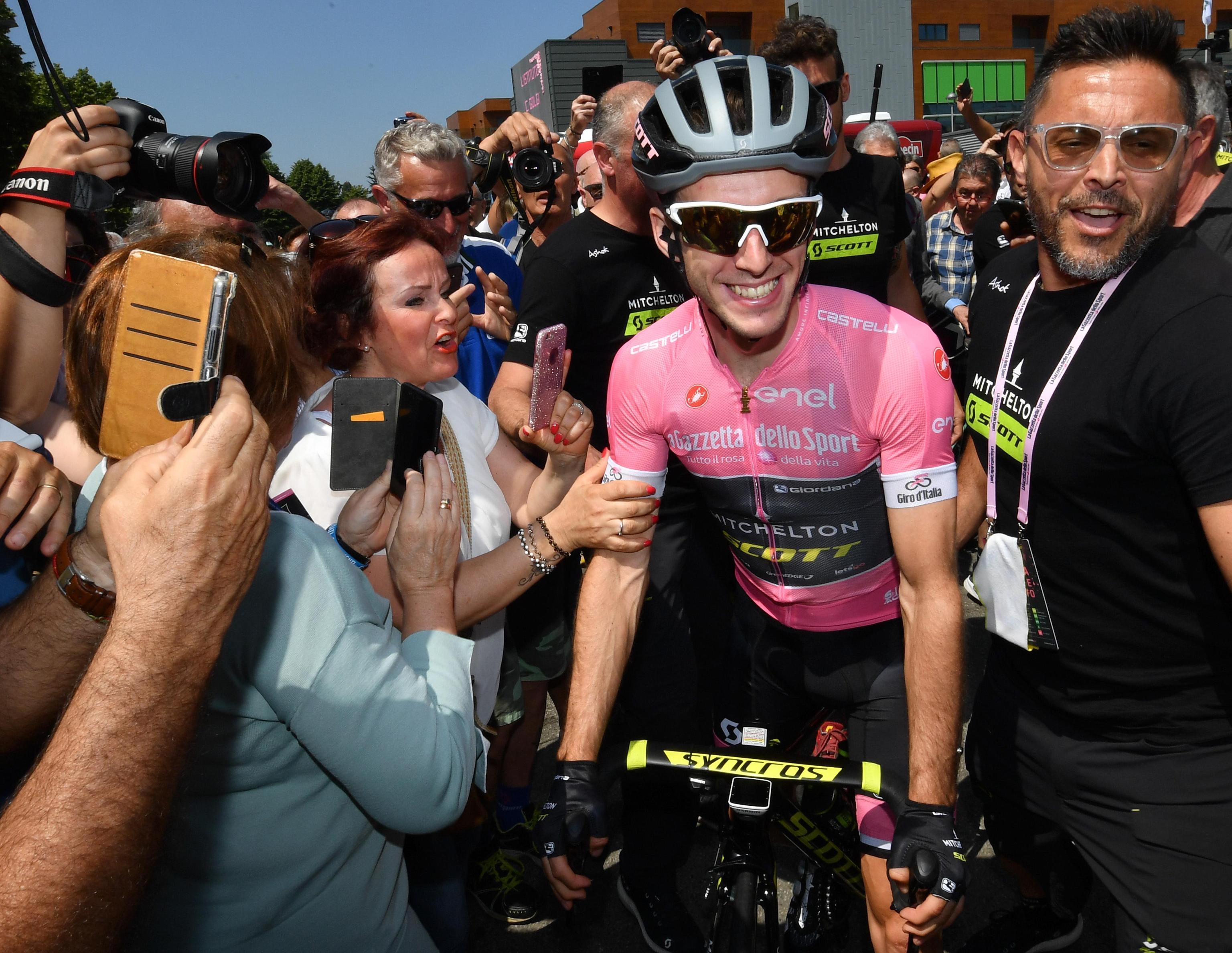 Yates' Giro lead cut in half, Schachmann wins 18th stage