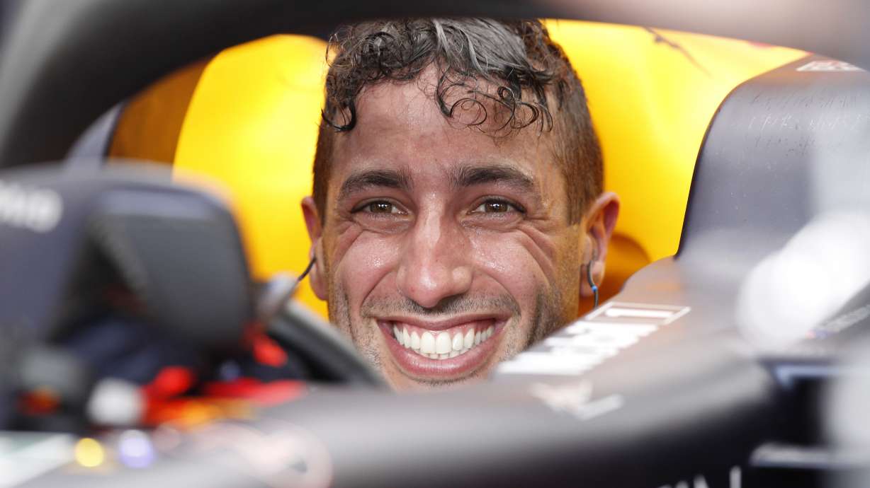 Uncertainty about when Hamilton will sign his new contract