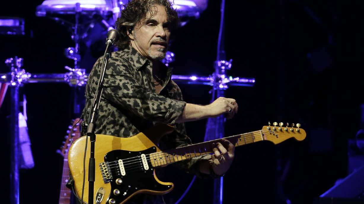 Hall & Oates still play faves, but Oates has new music, too