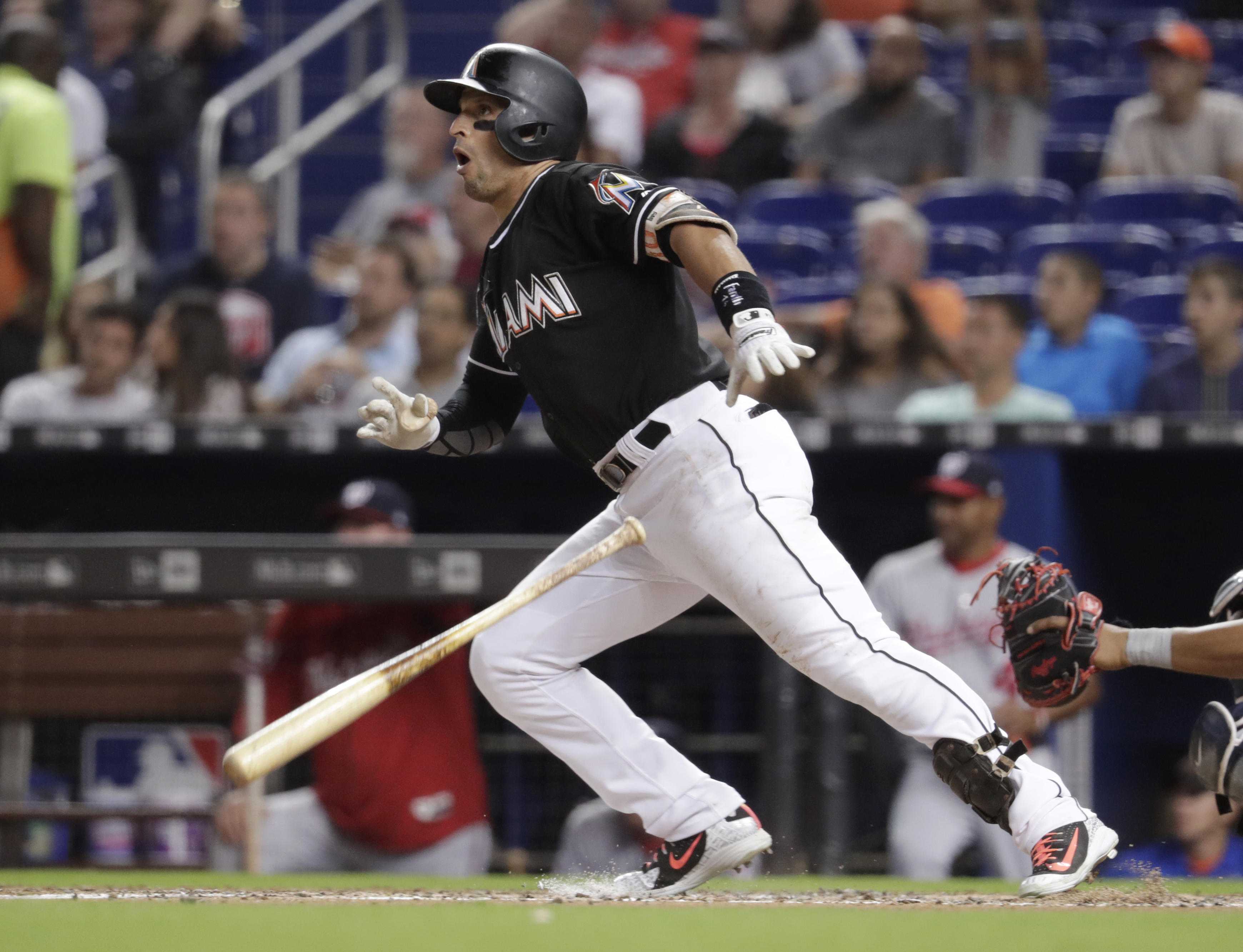 Marlins 3B Martin Prado limps out of game against Nationals