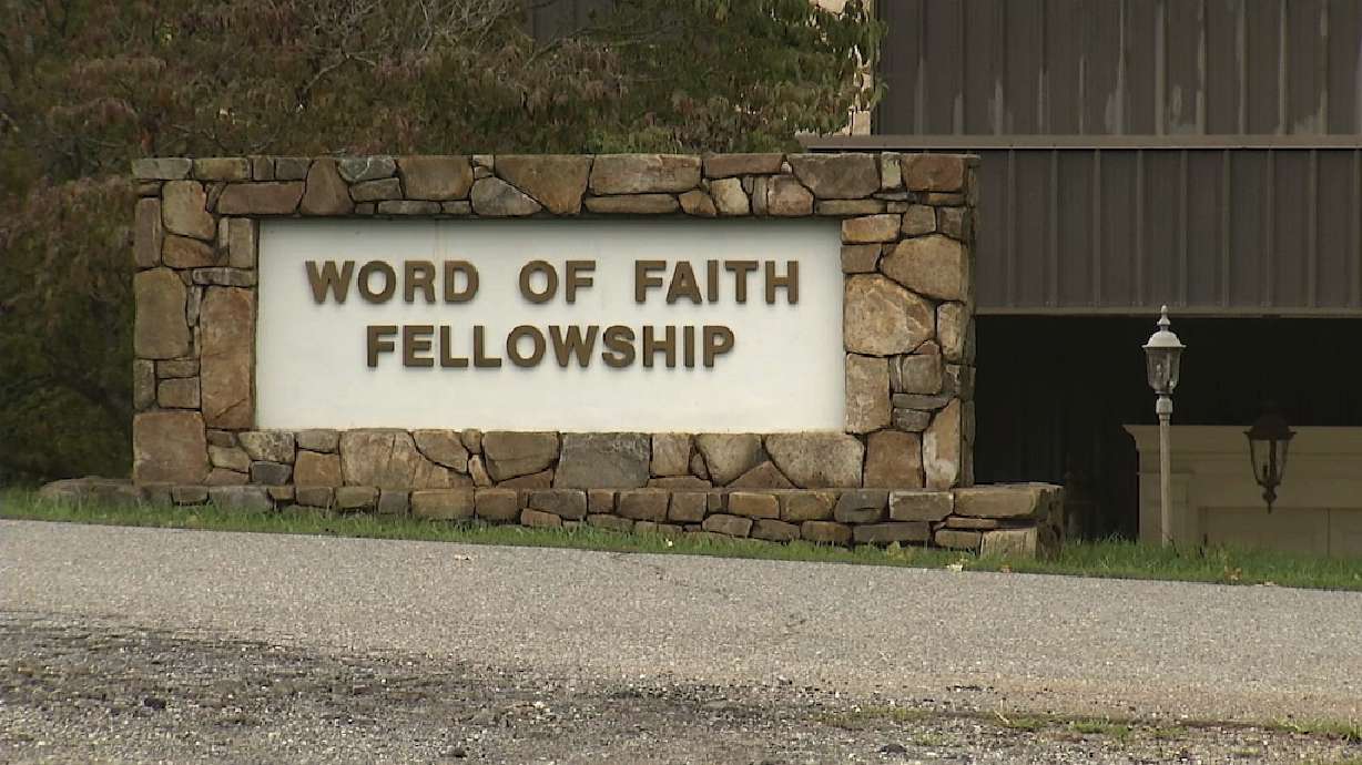 Father, son plead guilty to fraud involving secretive sect