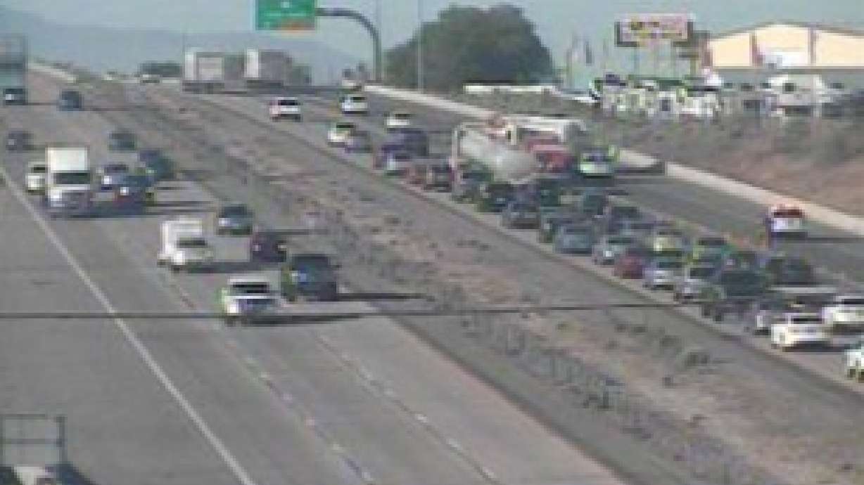 Plane landing on I-15 southbound closes 2 lanes in Riverdale; no injuries