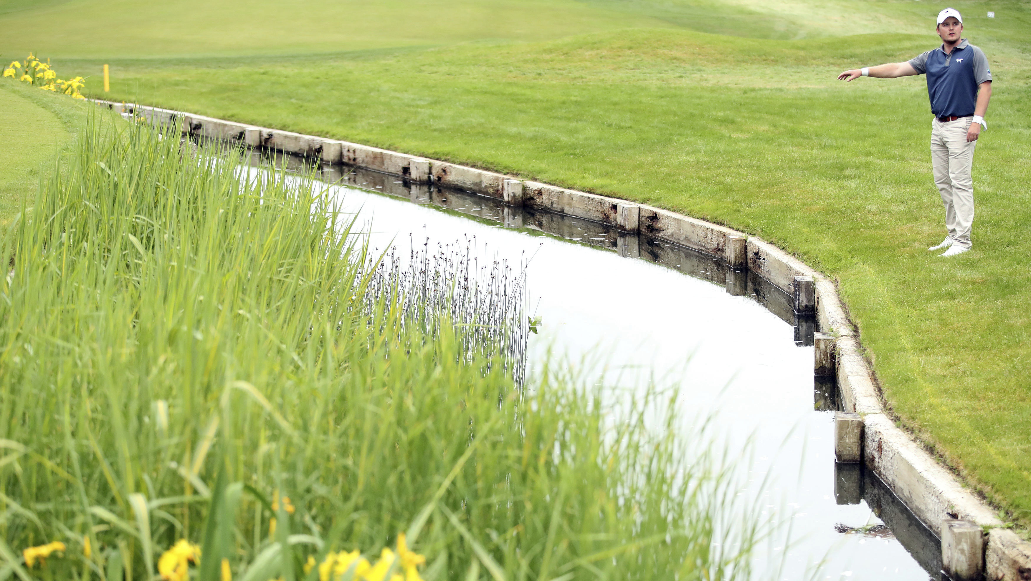 Molinari tied with McIlroy after 3 rounds at Wentworth